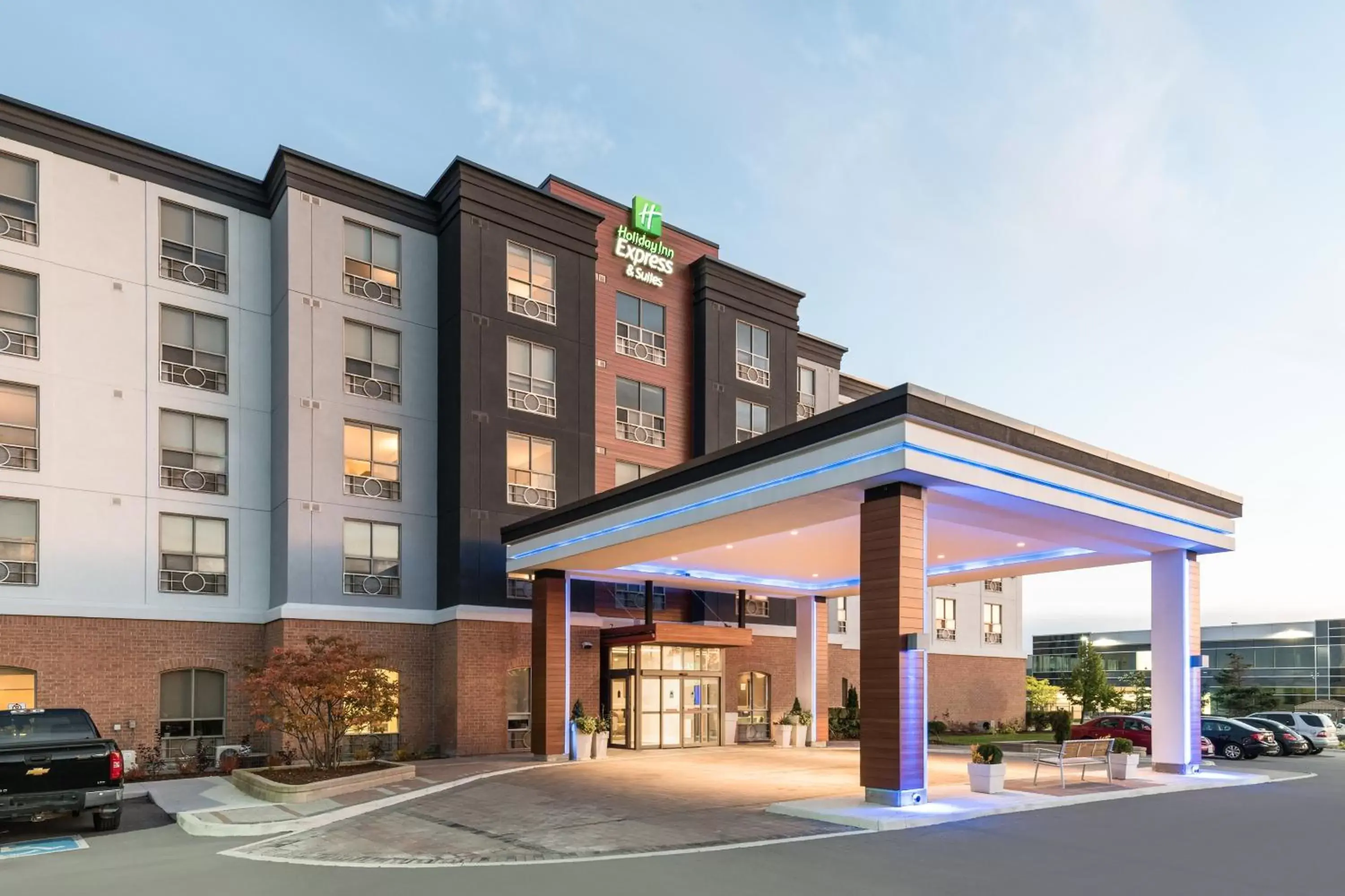 Property Building in Holiday Inn Express Hotel & Suites Milton, an IHG Hotel