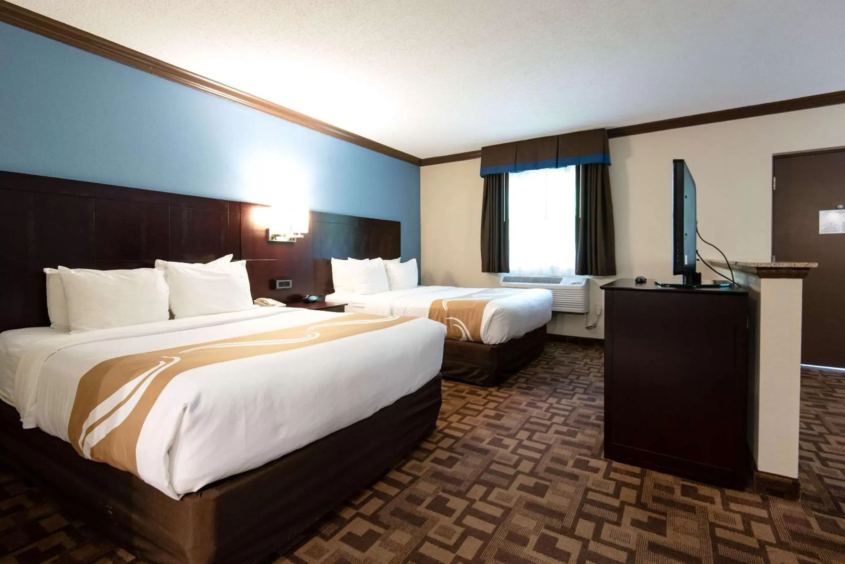 Queen Suite with Two Queen Beds - Non-Smoking in Quality Inn & Suites Quakertown-Allentown