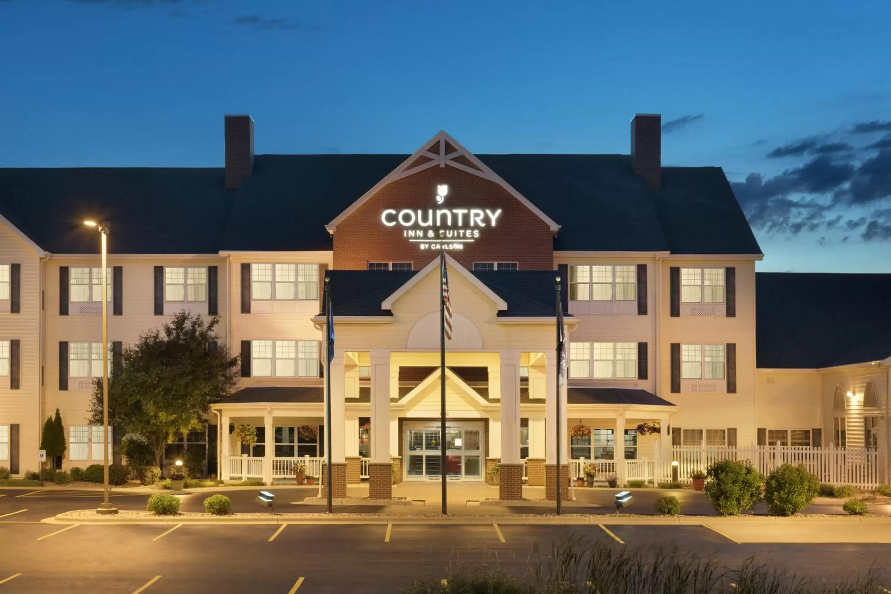 Night, Facade/Entrance in Country Inn & Suites by Radisson, Appleton North, WI