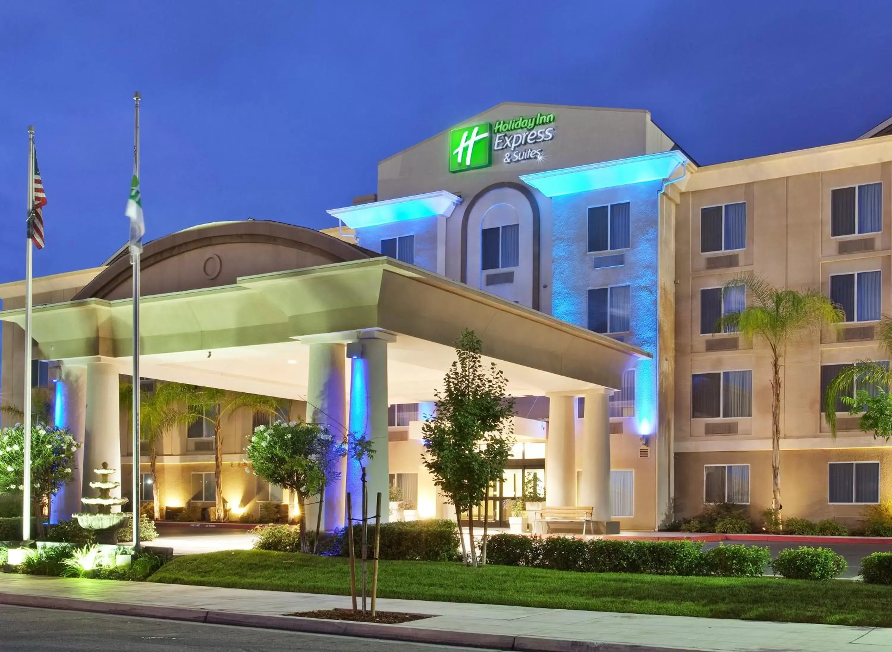 Property Building in Holiday Inn Express Fresno River Park Highway 41, an IHG Hotel