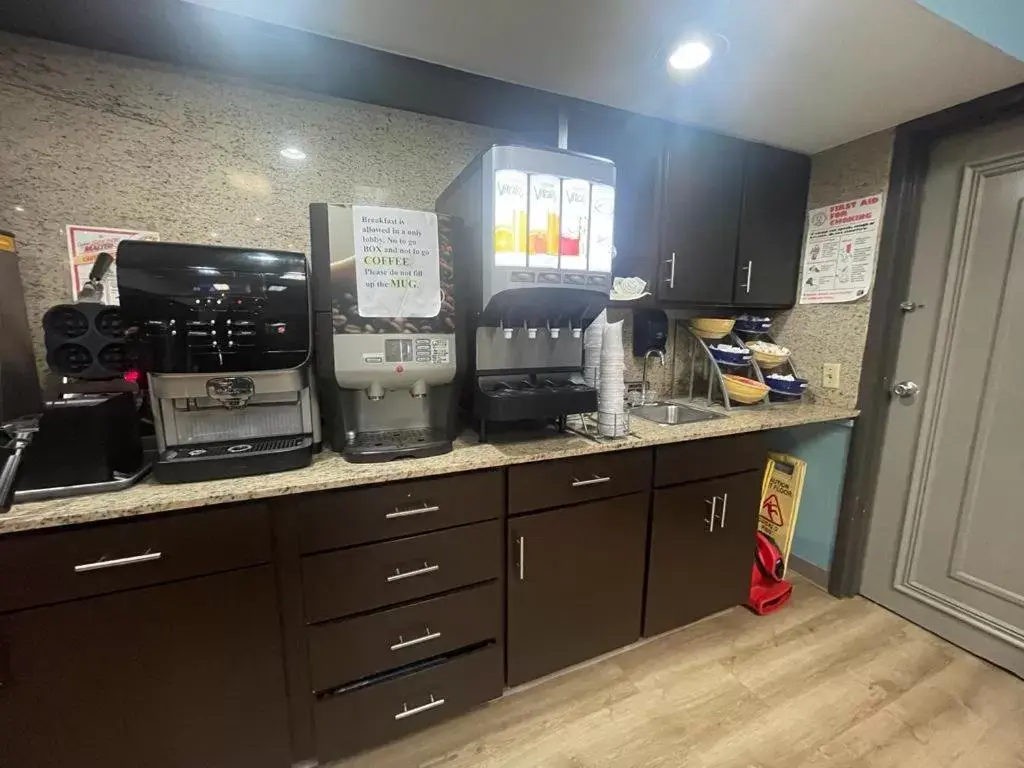 Coffee/tea facilities in Days Inn by Wyndham Lake Park/Valdosta