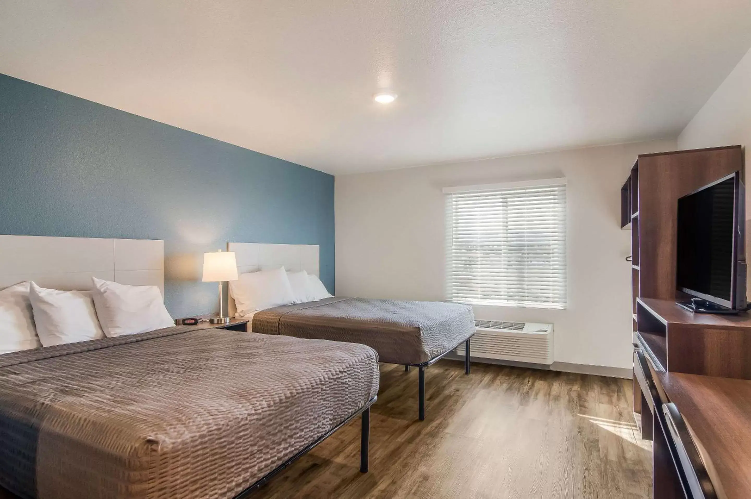 Photo of the whole room, Bed in WoodSpring Suites Broomfield-Westminster