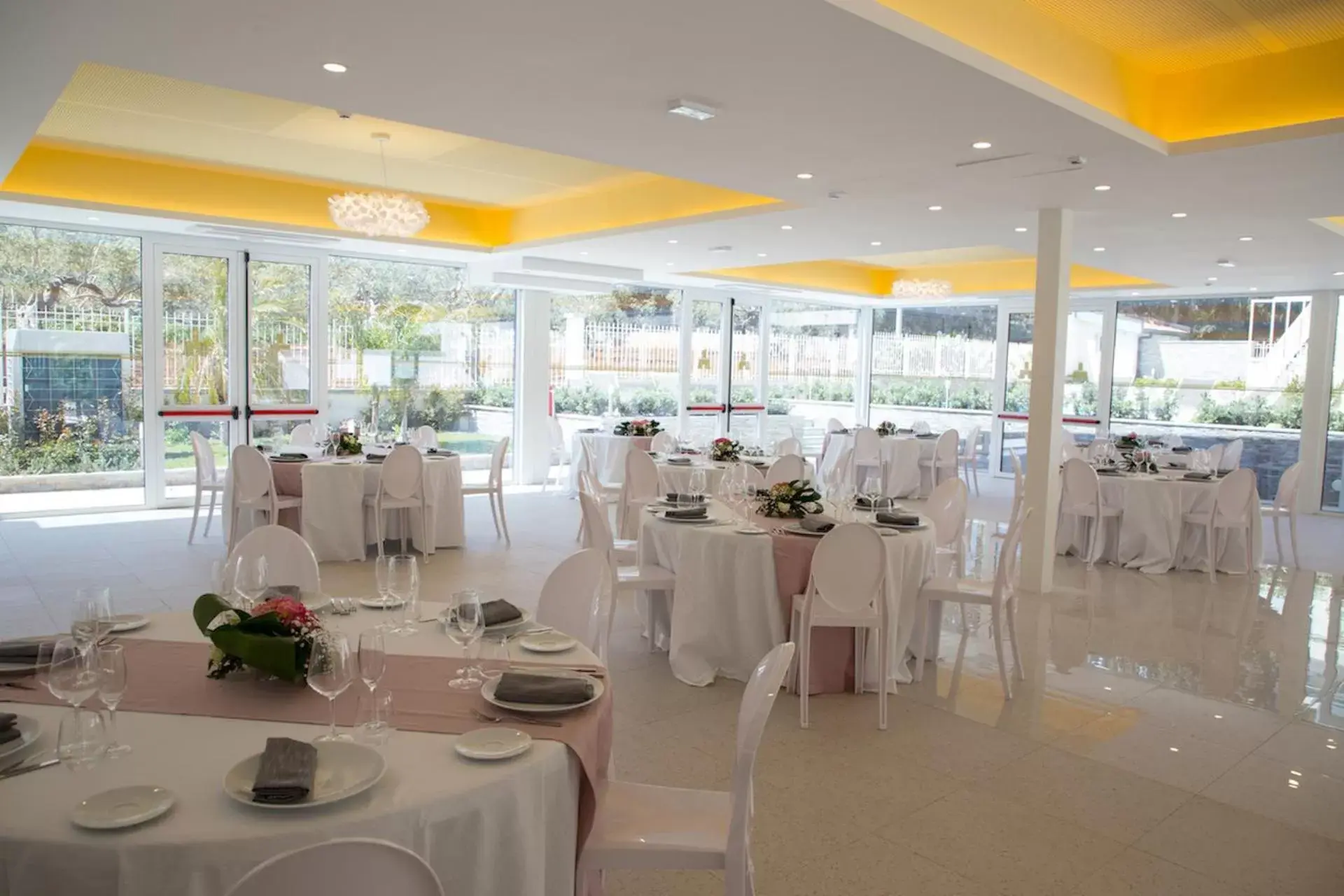 Restaurant/places to eat in Principe Alogna Hotel & SPA