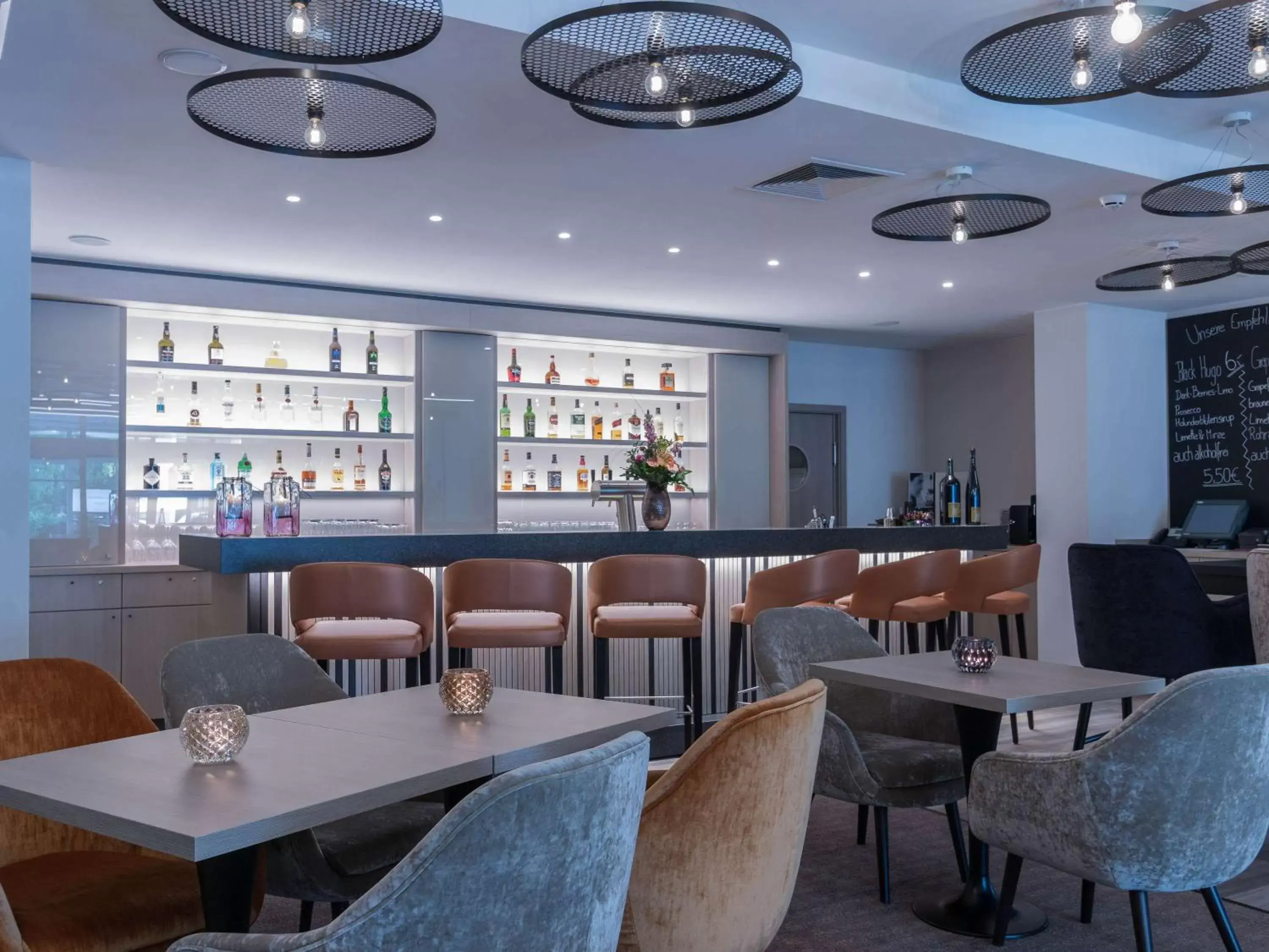 Lounge or bar, Restaurant/Places to Eat in Mercure Hannover Oldenburger Allee
