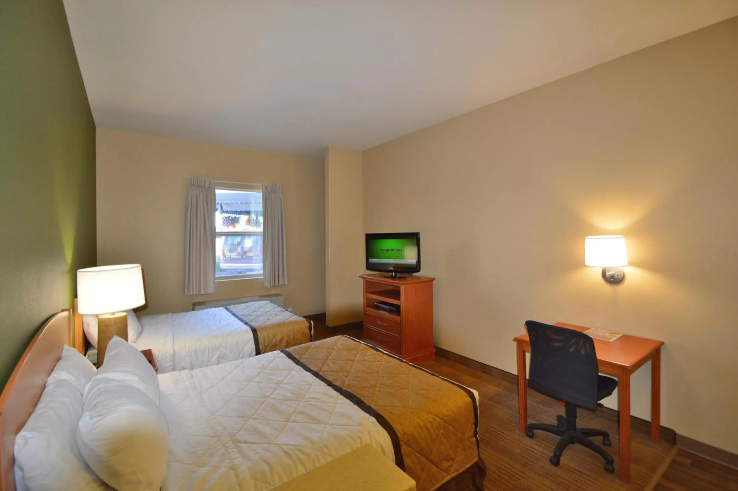 Photo of the whole room, Bed in Extended Stay America Suites - Anchorage - Downtown