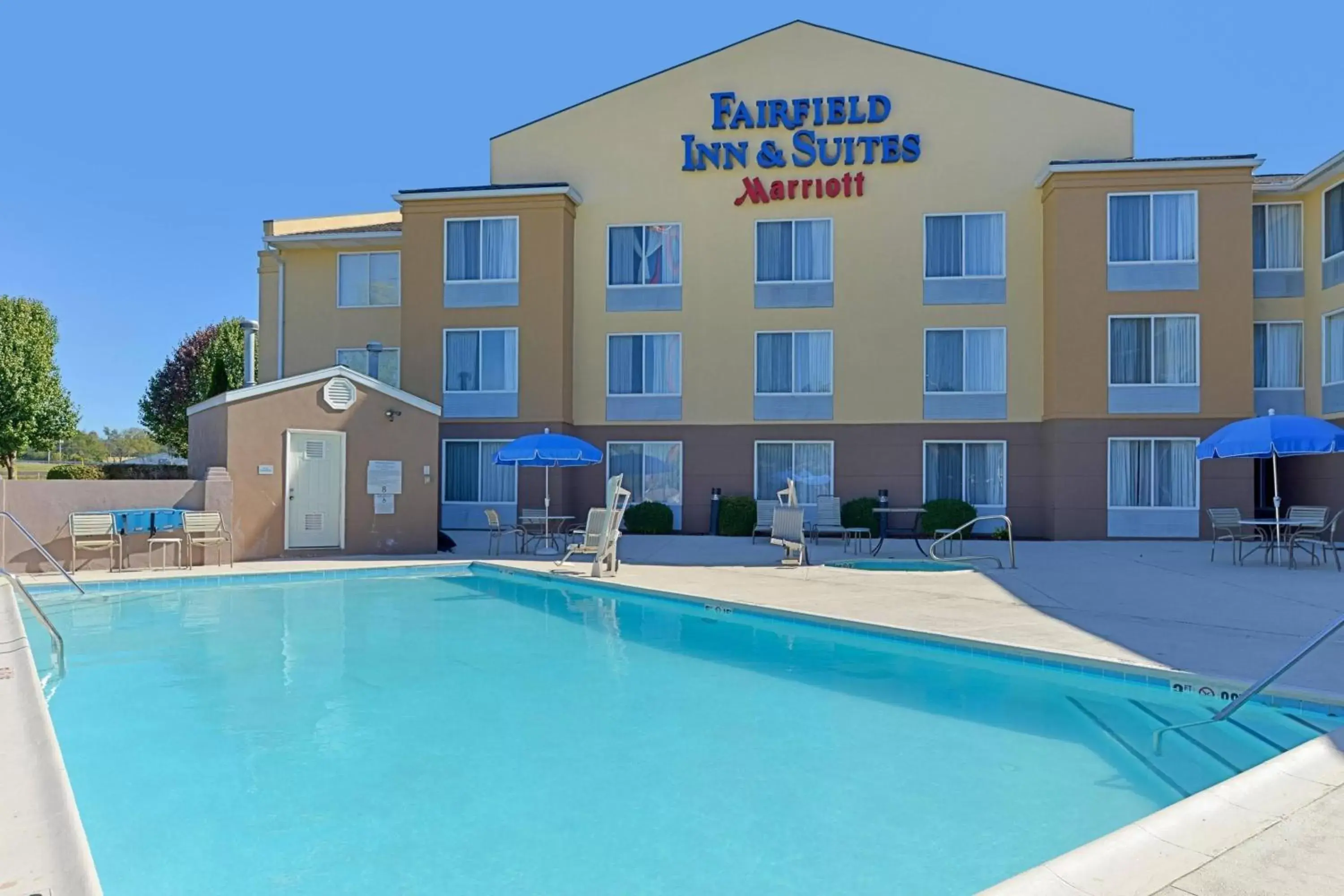 Swimming pool, Property Building in Fairfield Inn & Suites by Marriott Lexington Georgetown/College Inn