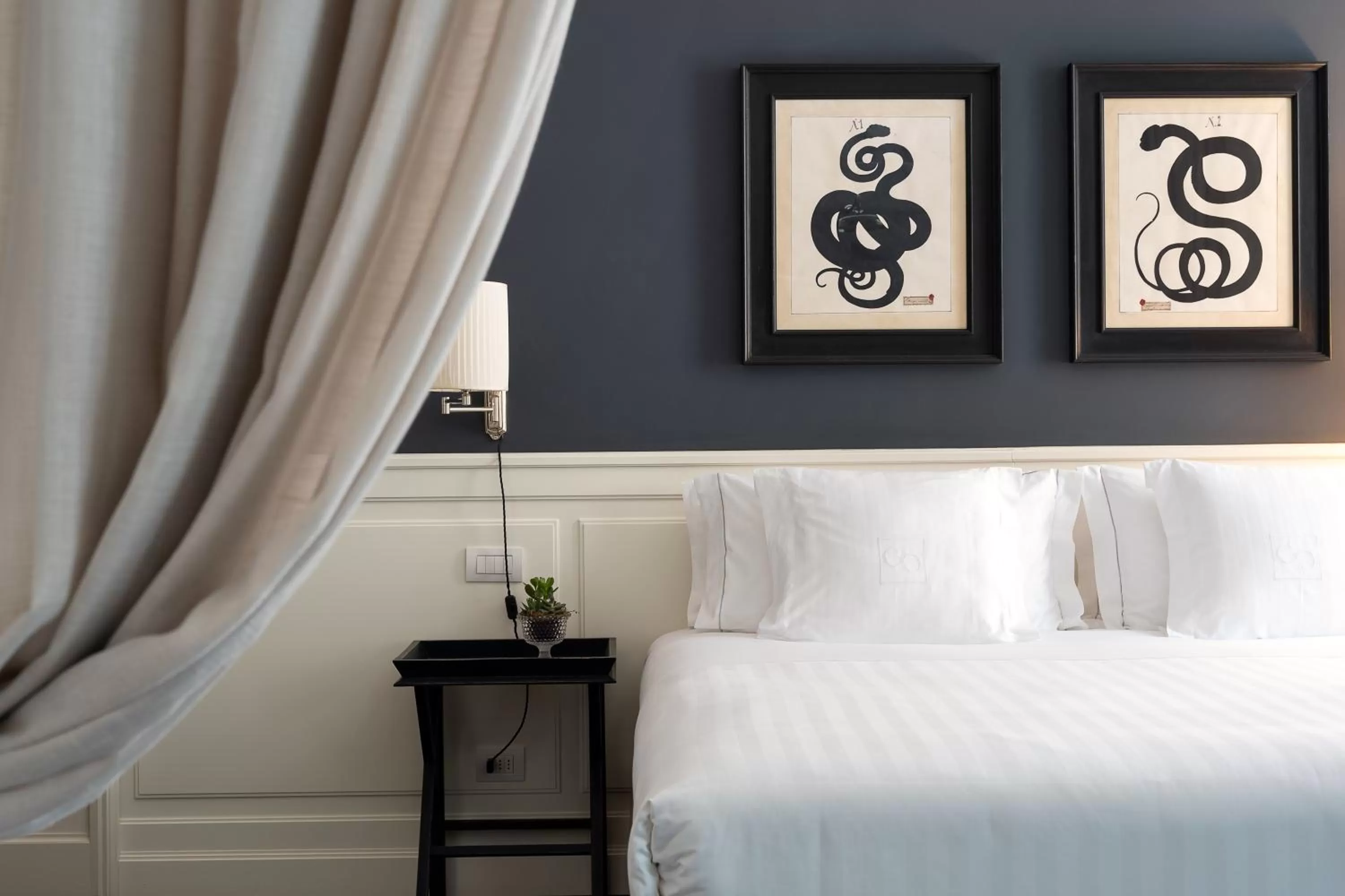 Bed in Corte Calzaiuoli Elegant Suites