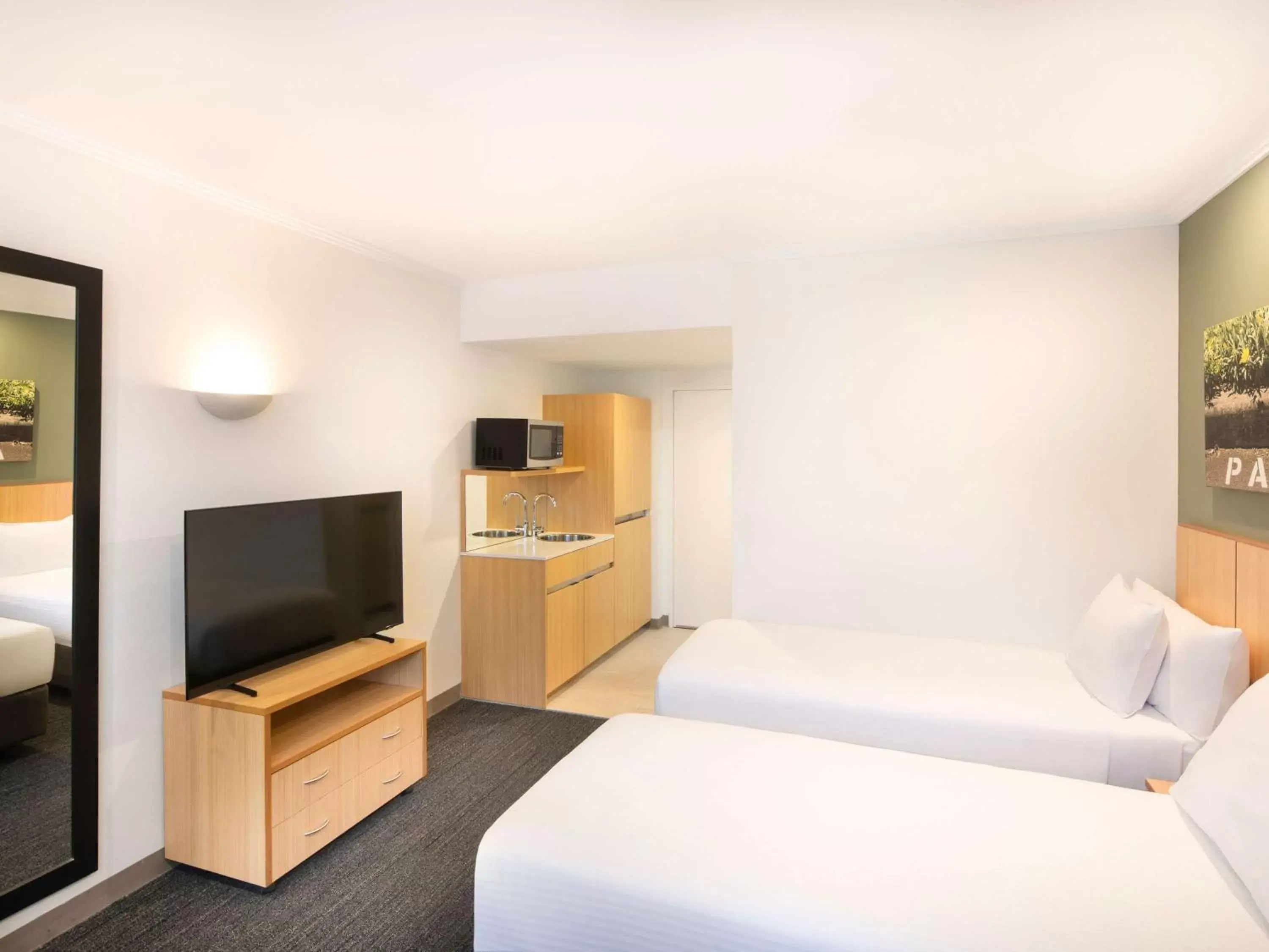 Bedroom, Bed in Mercure Sydney Macquarie Park