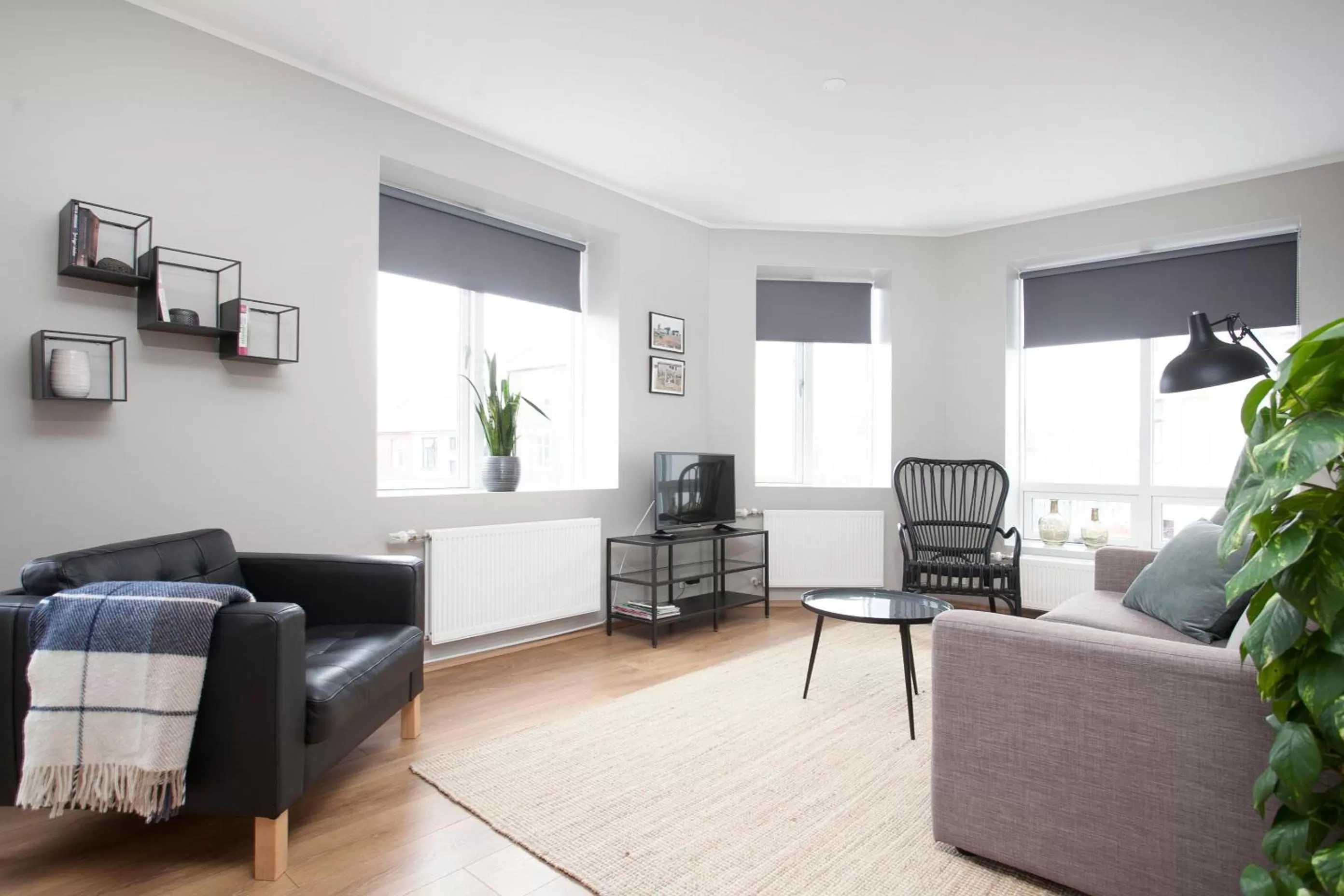 TV and multimedia in Tyr Apartments by Heimaleiga