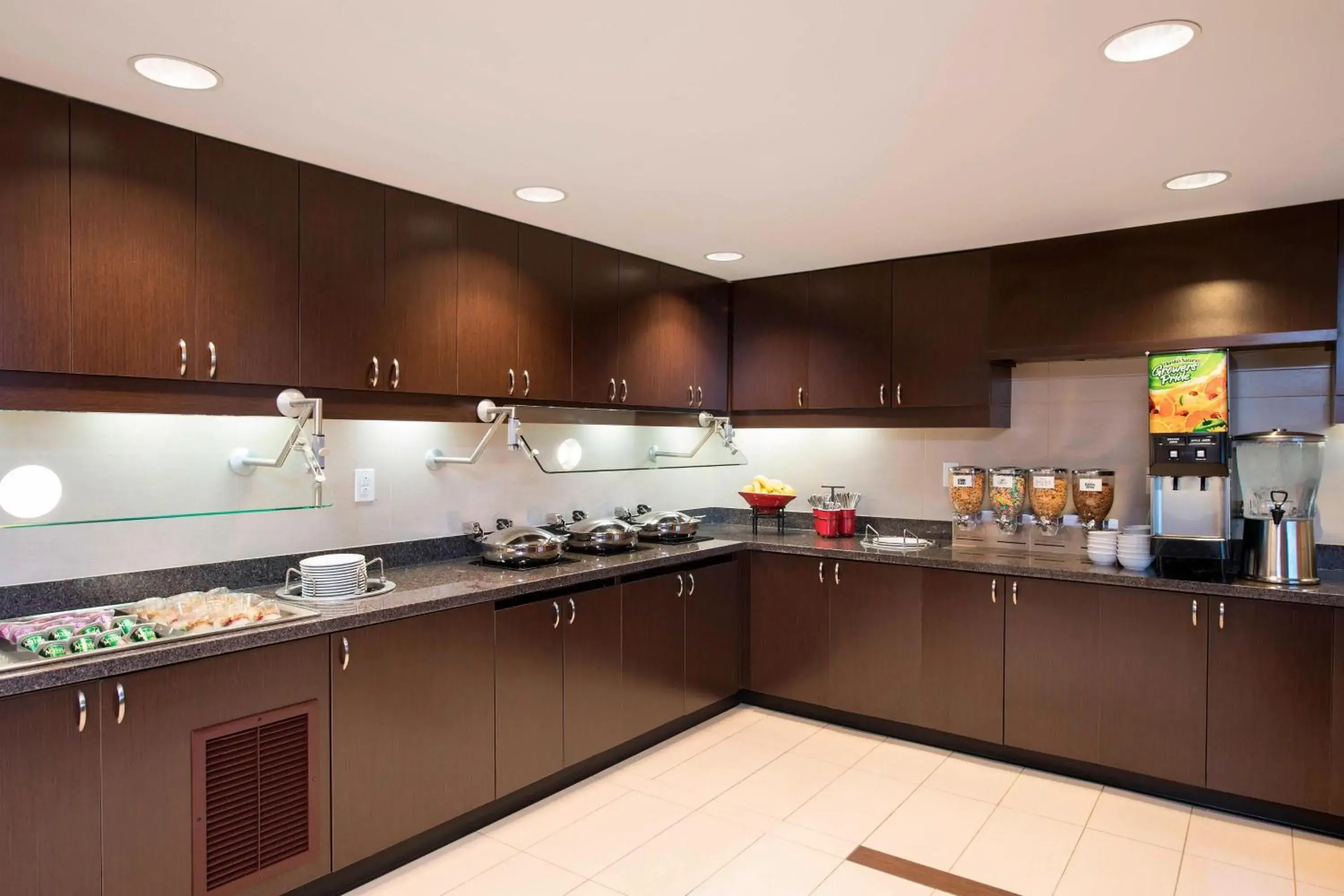 Breakfast, Kitchen/Kitchenette in Residence Inn by Marriott Austin - University Area