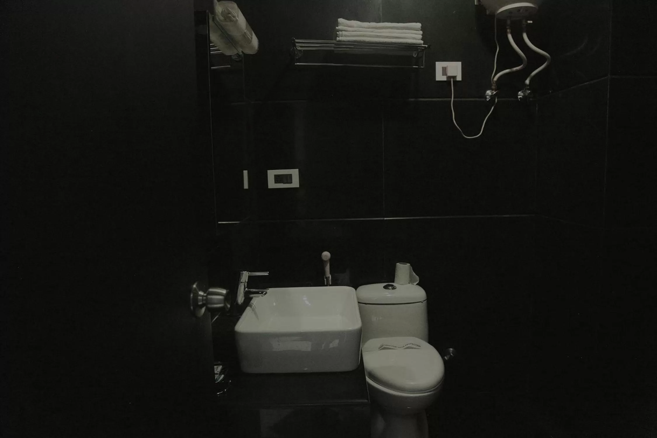 Bathroom in Muscatel Yavachi - 400 Mts from MG Marg