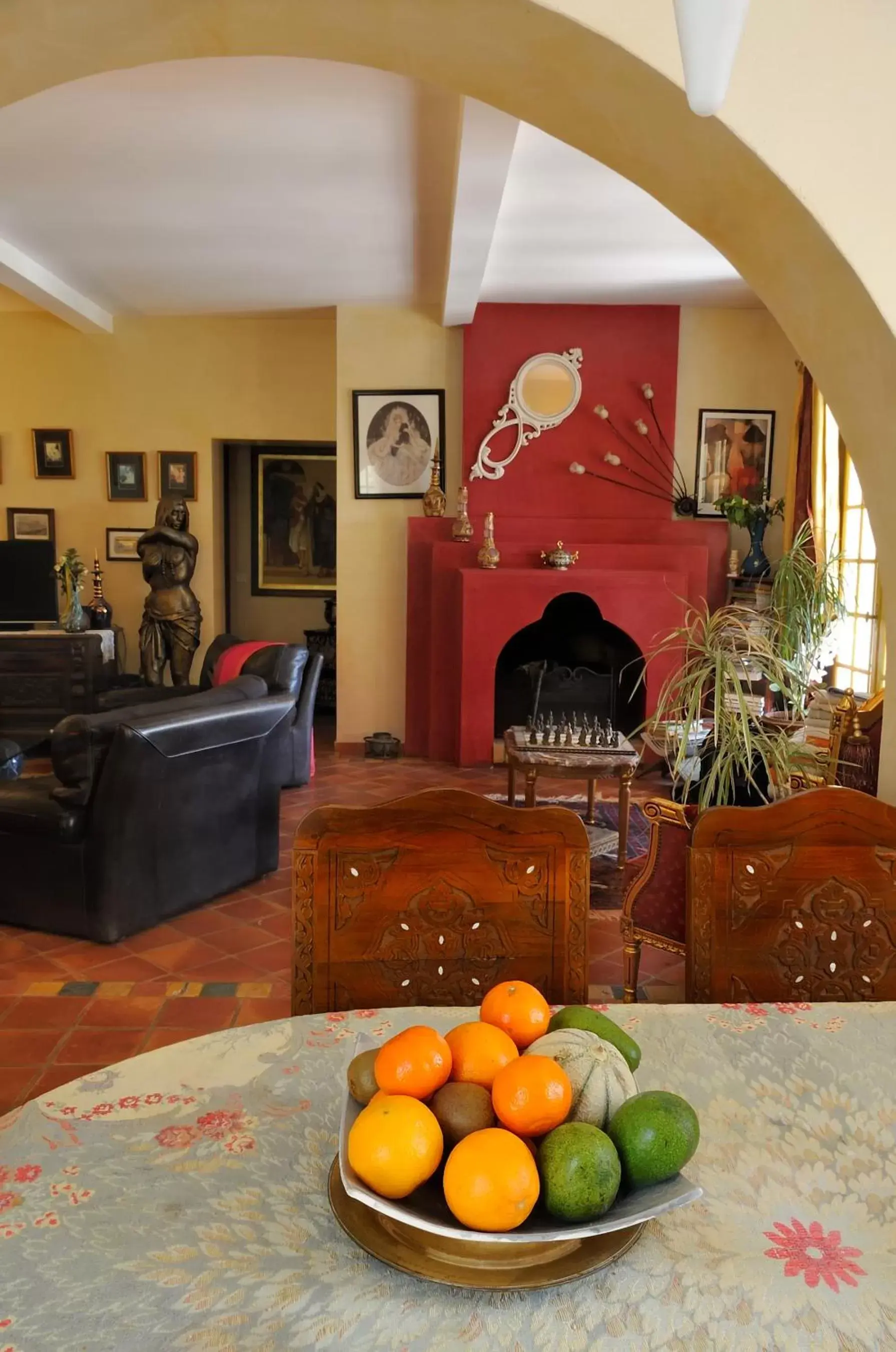 Dining area in Mas de la Montille