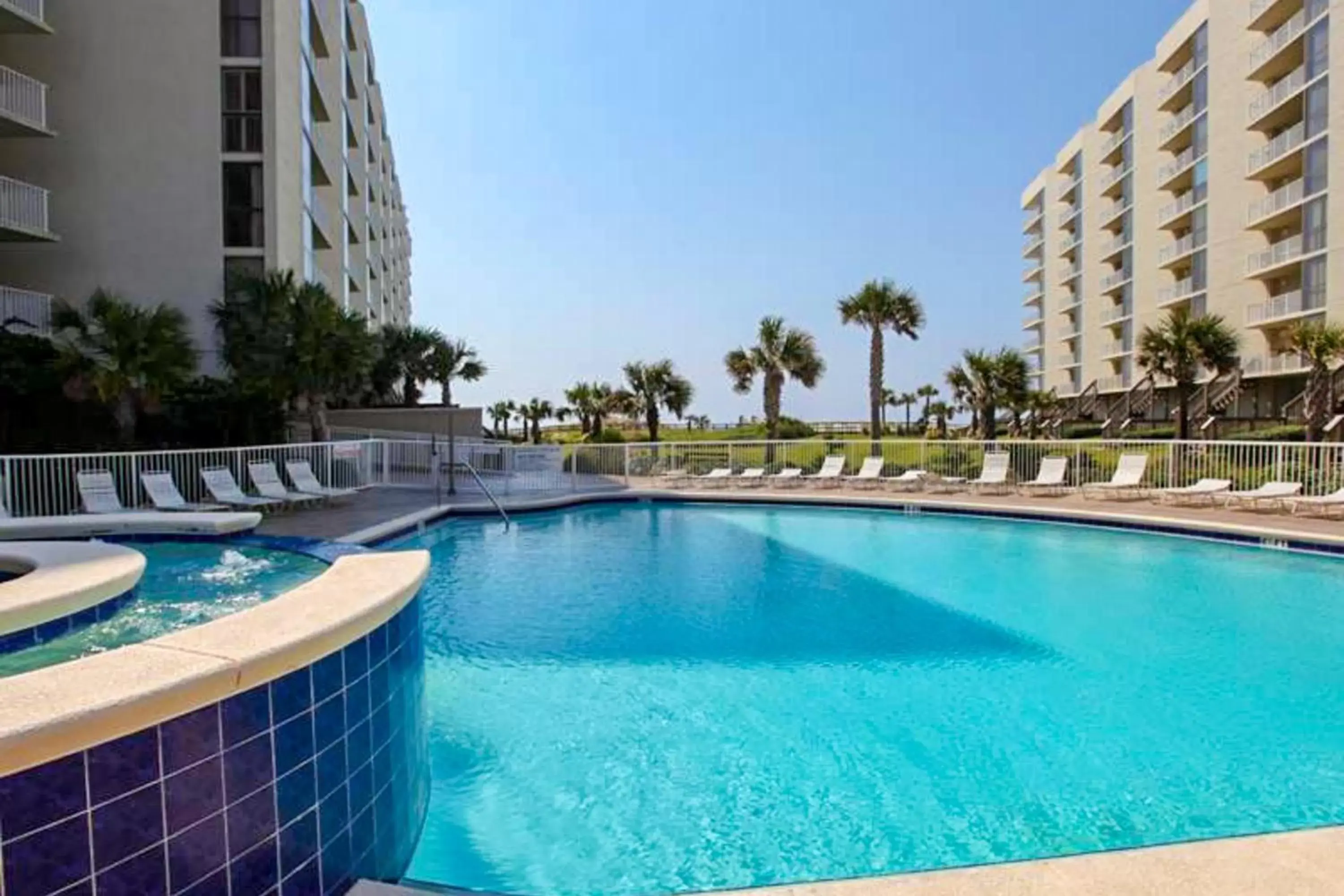 Swimming Pool in Mainsail 244