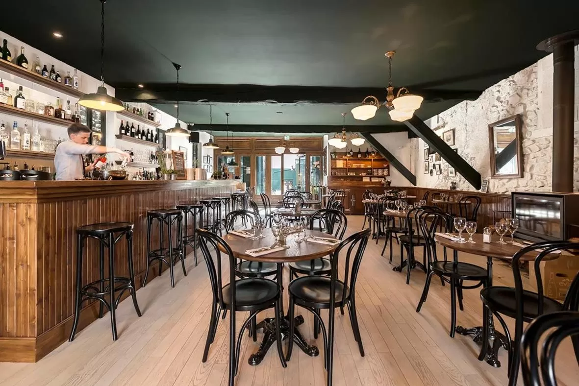 Restaurant/places to eat in Urban Style Hotel des Carmes