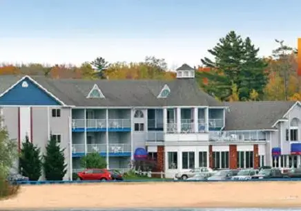 Property building in Ramada by Wyndham Mackinaw City Waterfront Property building in Ramada by Wyndham Mackinaw City Waterfront