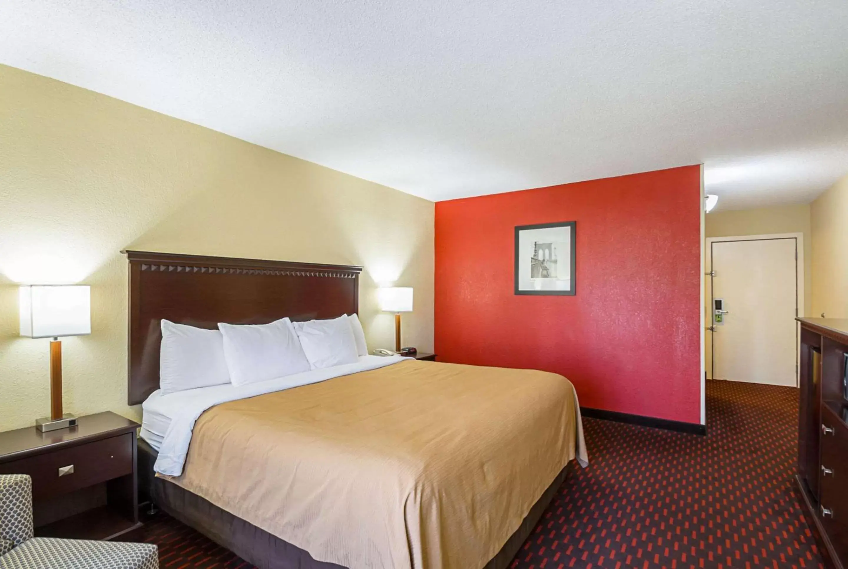 Photo of the whole room, Bed in Quality Inn & Suites Hagerstown