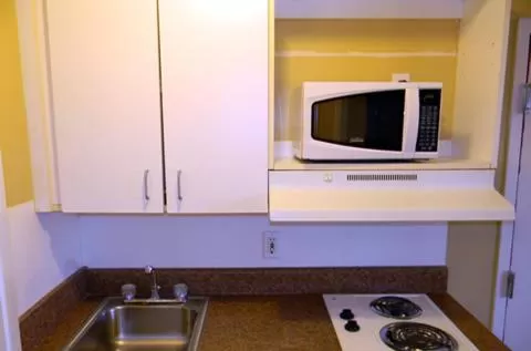Standard Room (2 Adults) - Non-Smoking  in Stay Inn & Suites - Stockbridge
