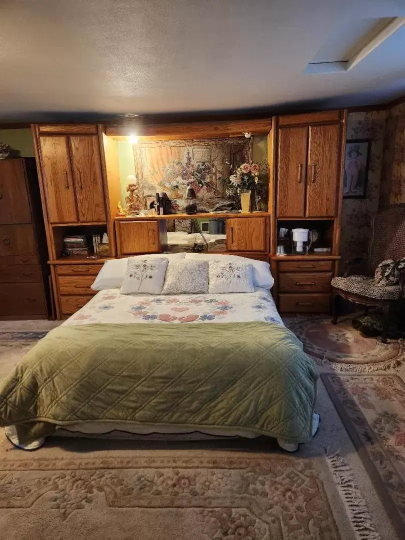 Bed in Scott Creek Farm Bed in Scott Creek Farm