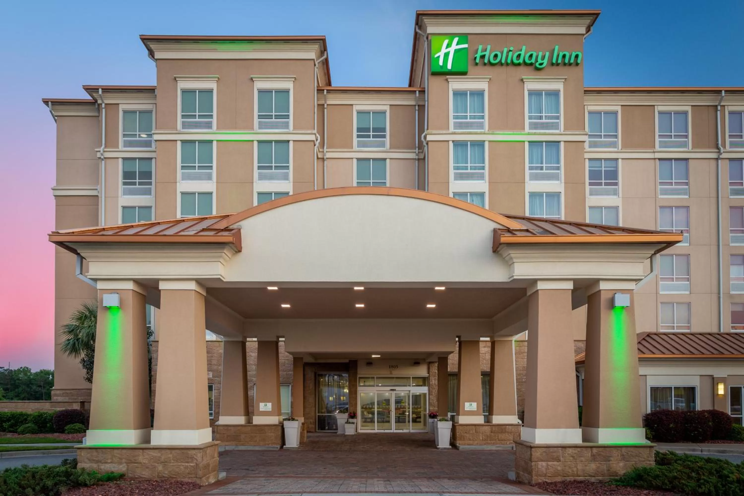 Property building in Holiday Inn Valdosta Conference Center by IHG