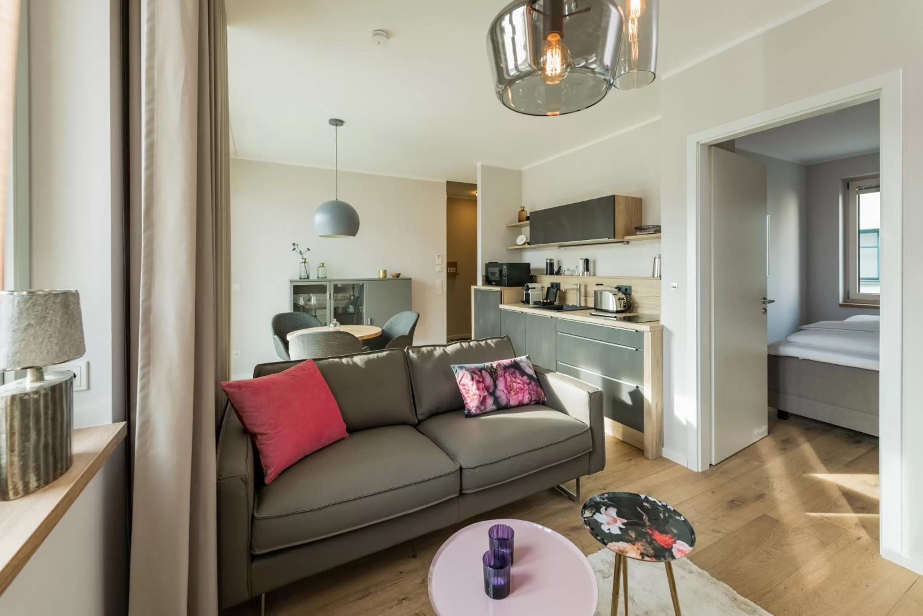 Kitchen or kitchenette, Bed in Suites MITTE - Aparthotel