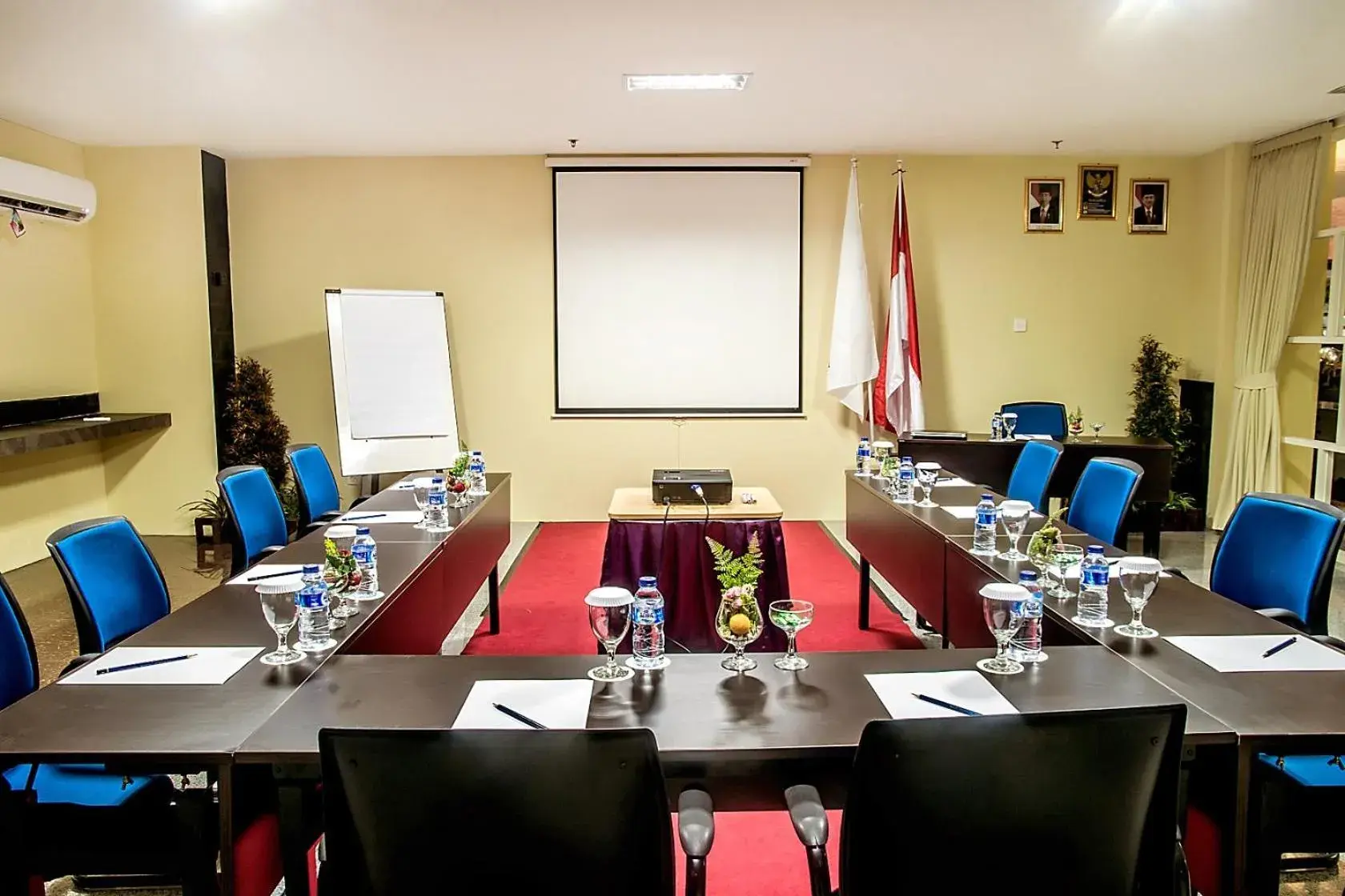 Banquet/Function facilities, Business Area/Conference Room in Famous Hotel Kuta Formerly Permata Kuta Hotel