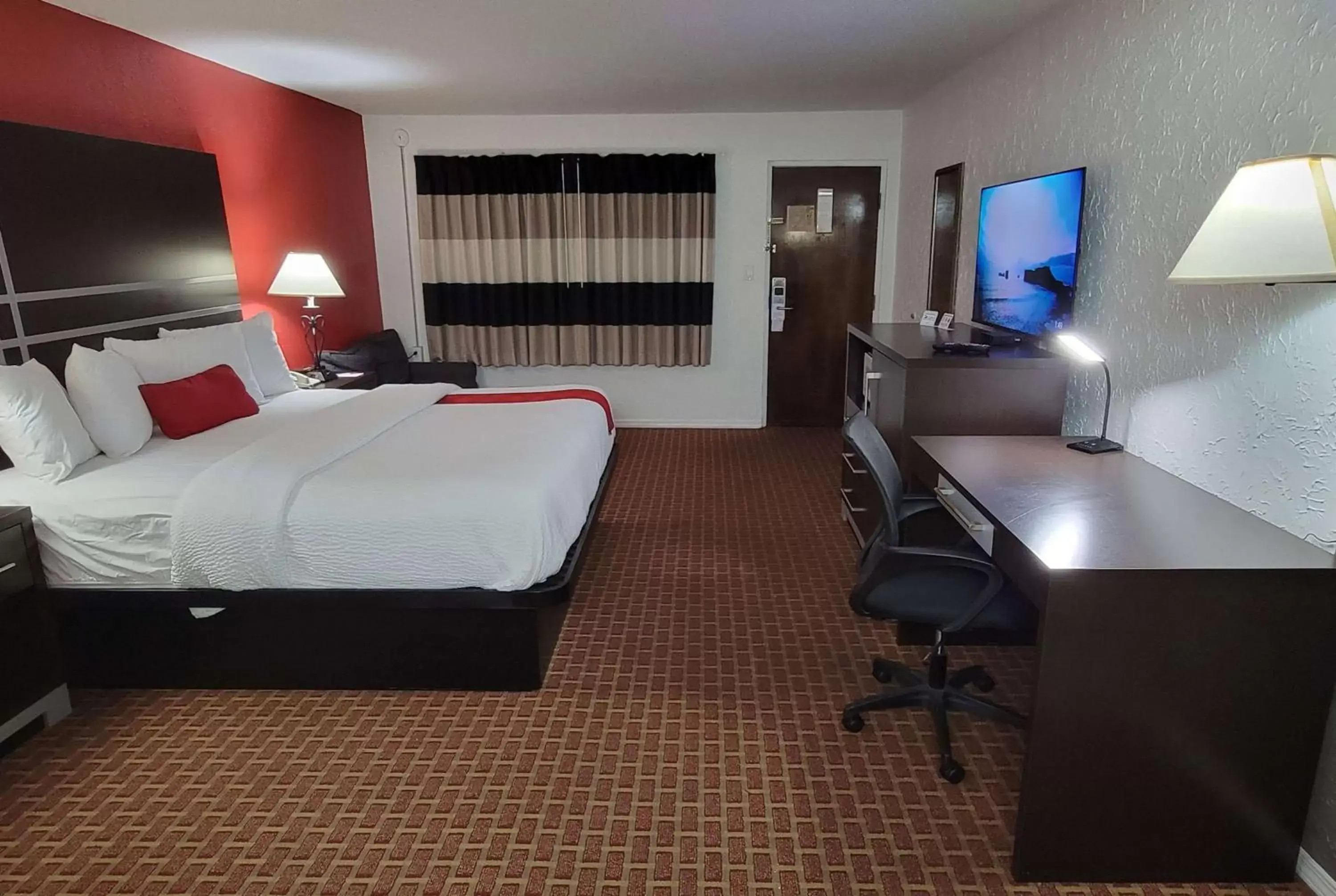Photo of the whole room, TV/Entertainment Center in Ramada by Wyndham Mountain Home