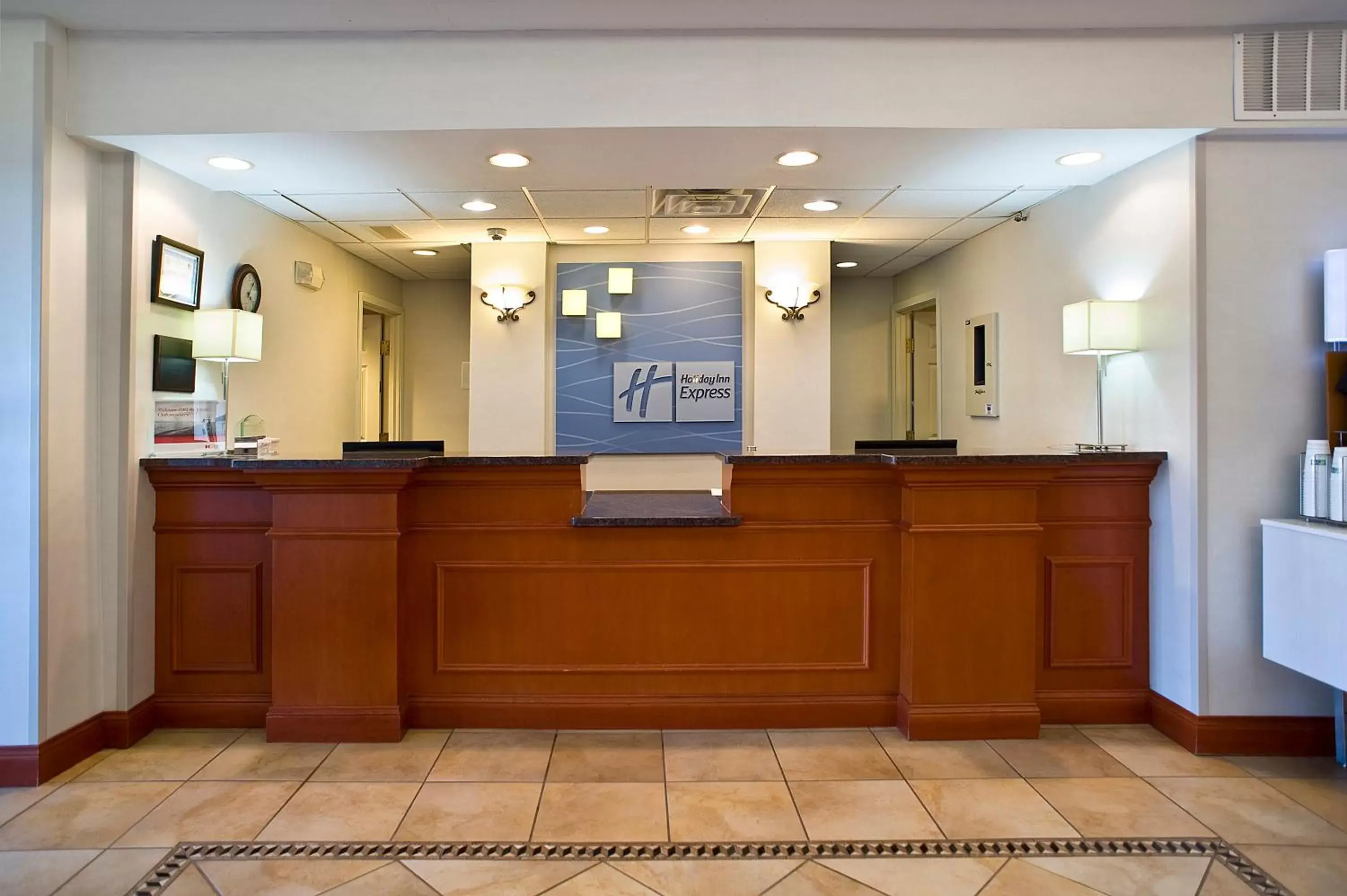 Lobby or reception, Lobby/Reception in Holiday Inn Express & Suites Vermillion, an IHG Hotel