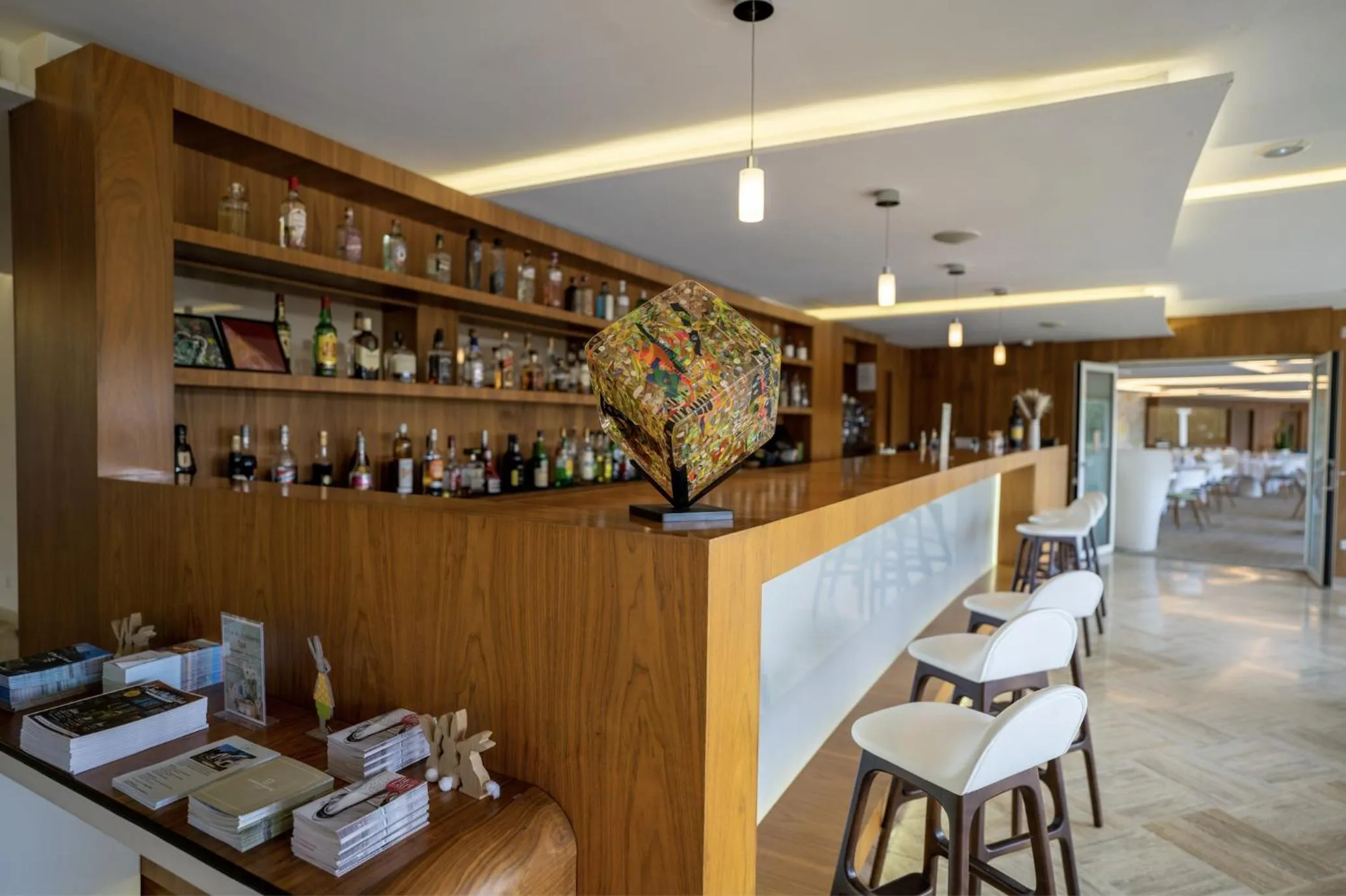Lounge or bar in Hotel Restaurant La Vague de Saint Paul