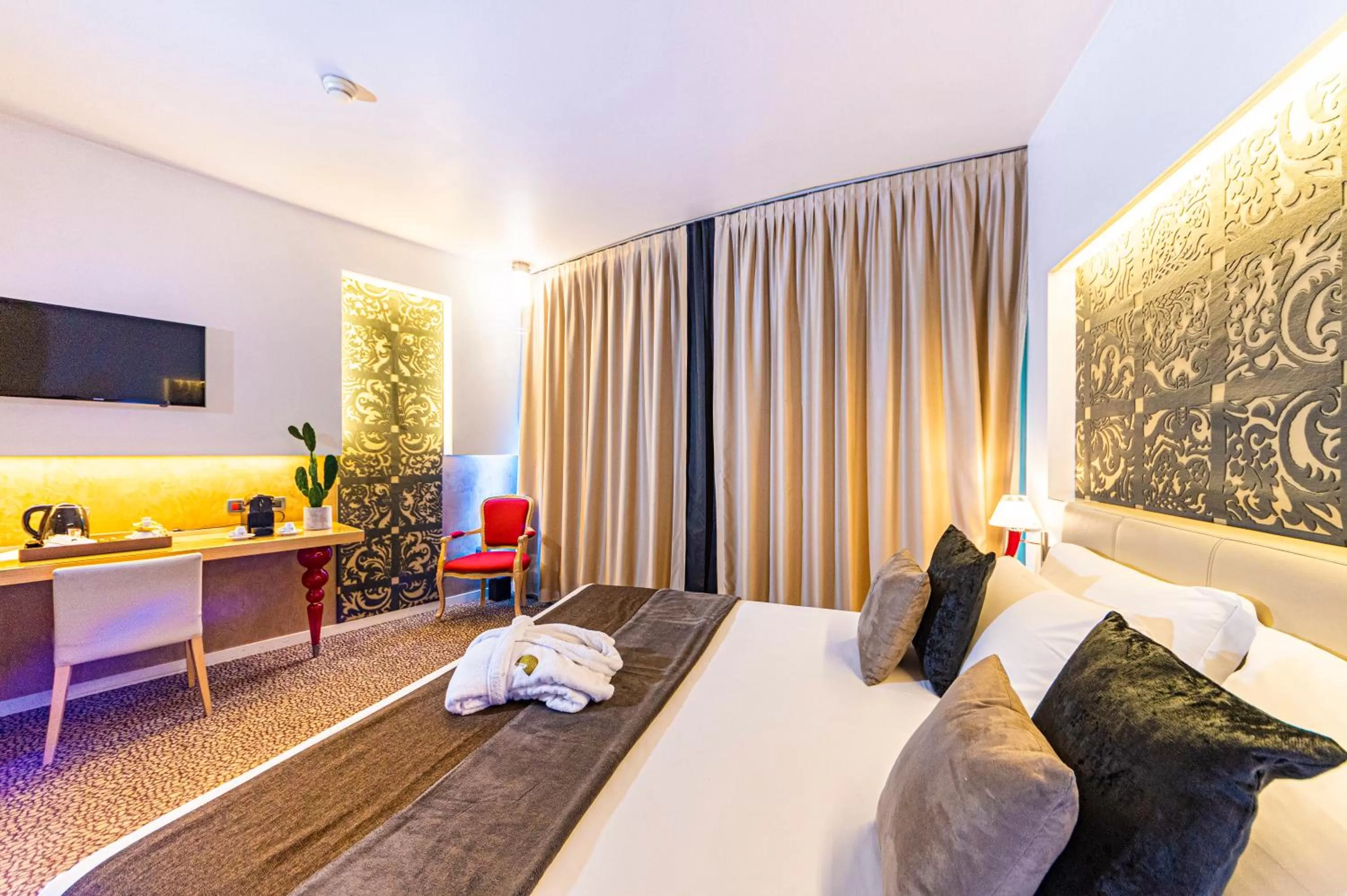 Bed in Antony Palace Hotel - Venice Airport