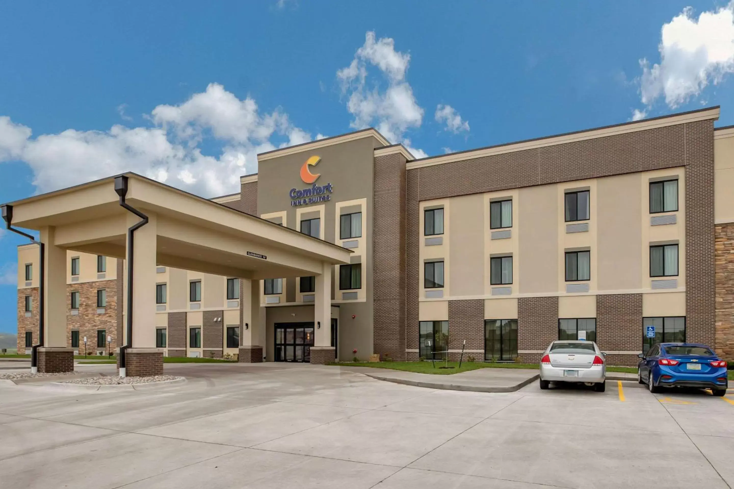 Property Building in Comfort Inn and Suites Ames near ISU Campus