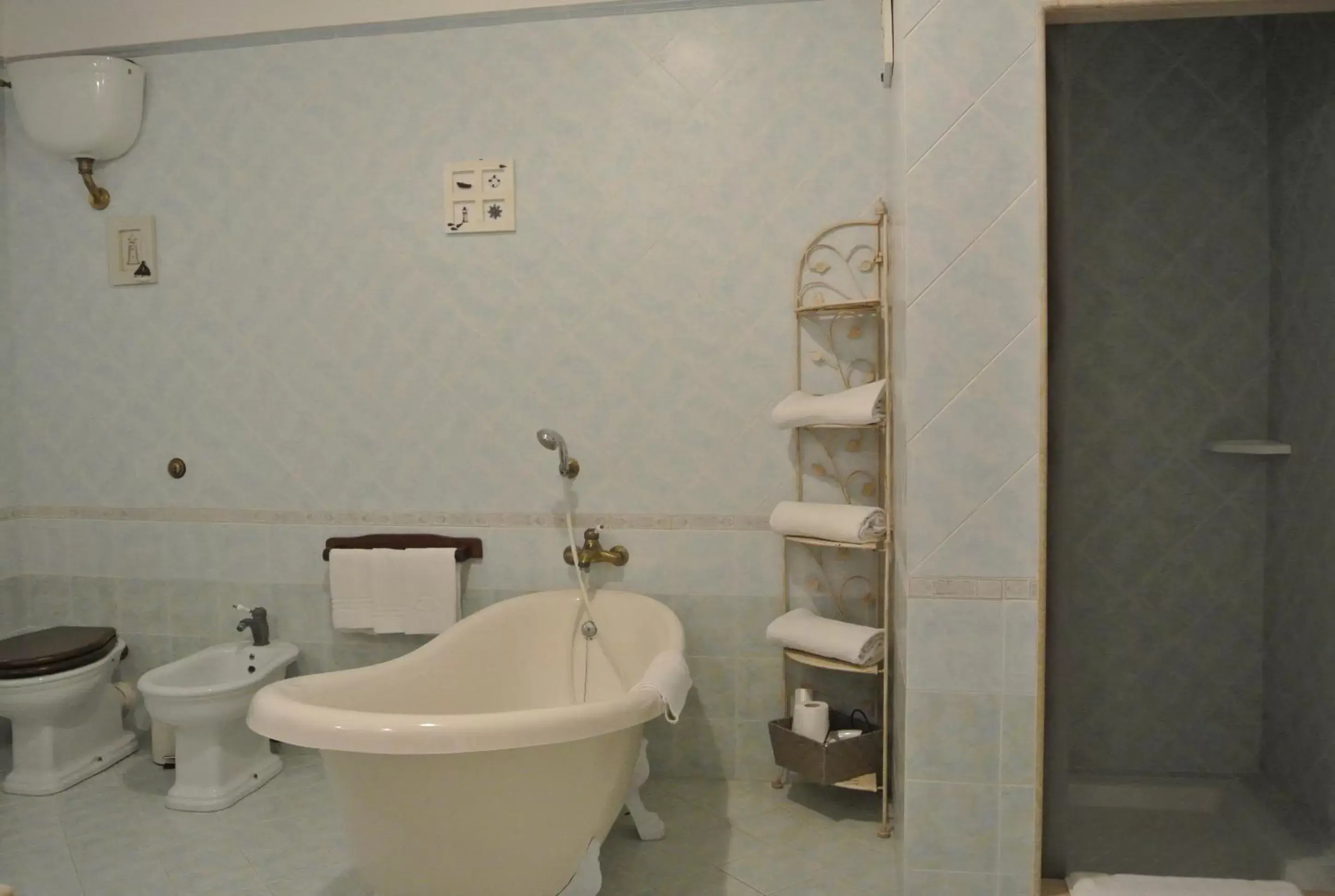 Bathroom in Villa Carlotta Resort