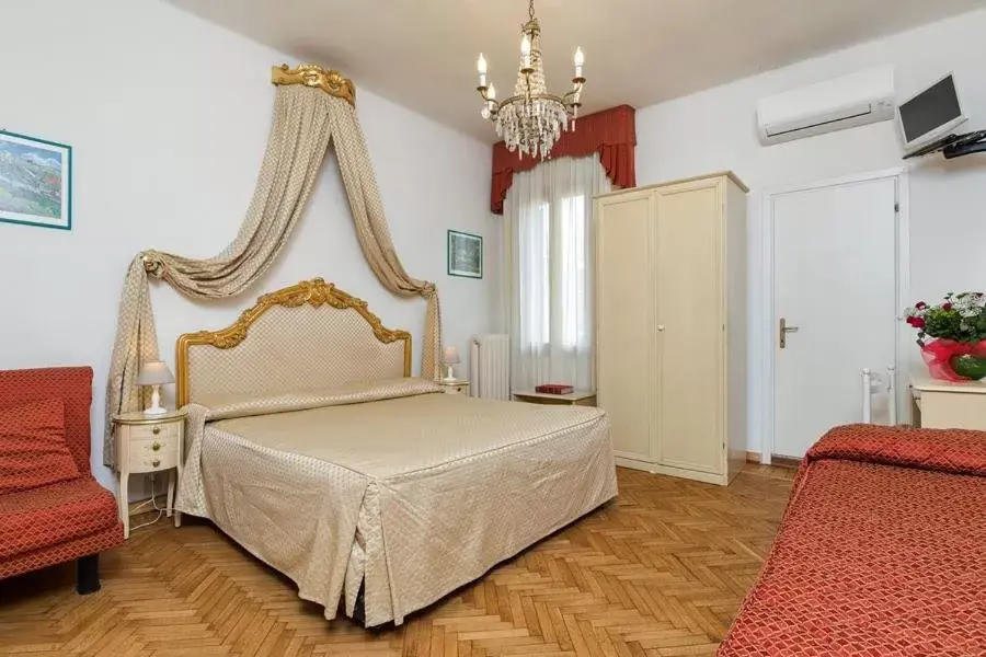 Bed in Villa Albertina Bed in Villa Albertina