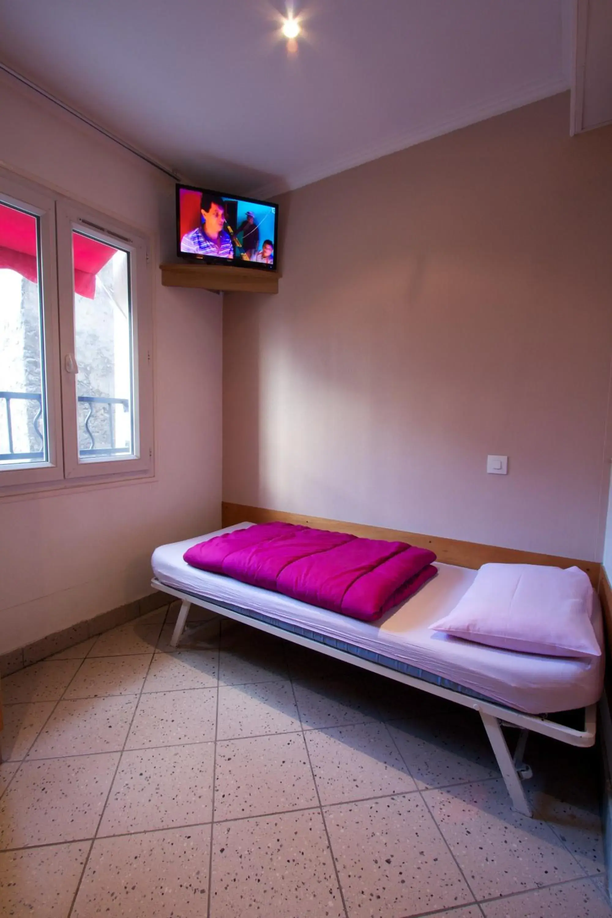 Bedroom, Bed in Bastille Hostel