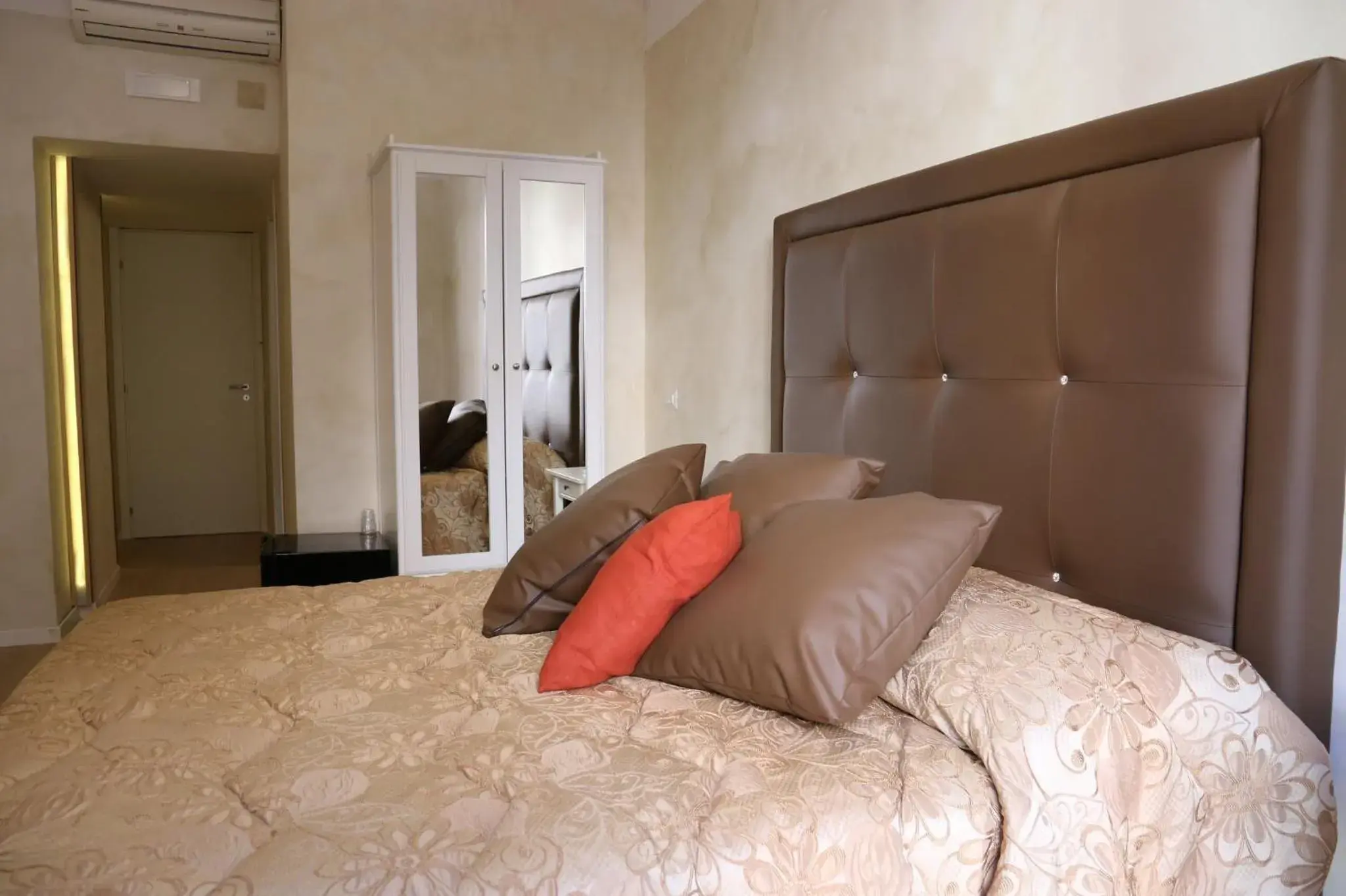 Bedroom, Bed in Albergo Del Centro Storico