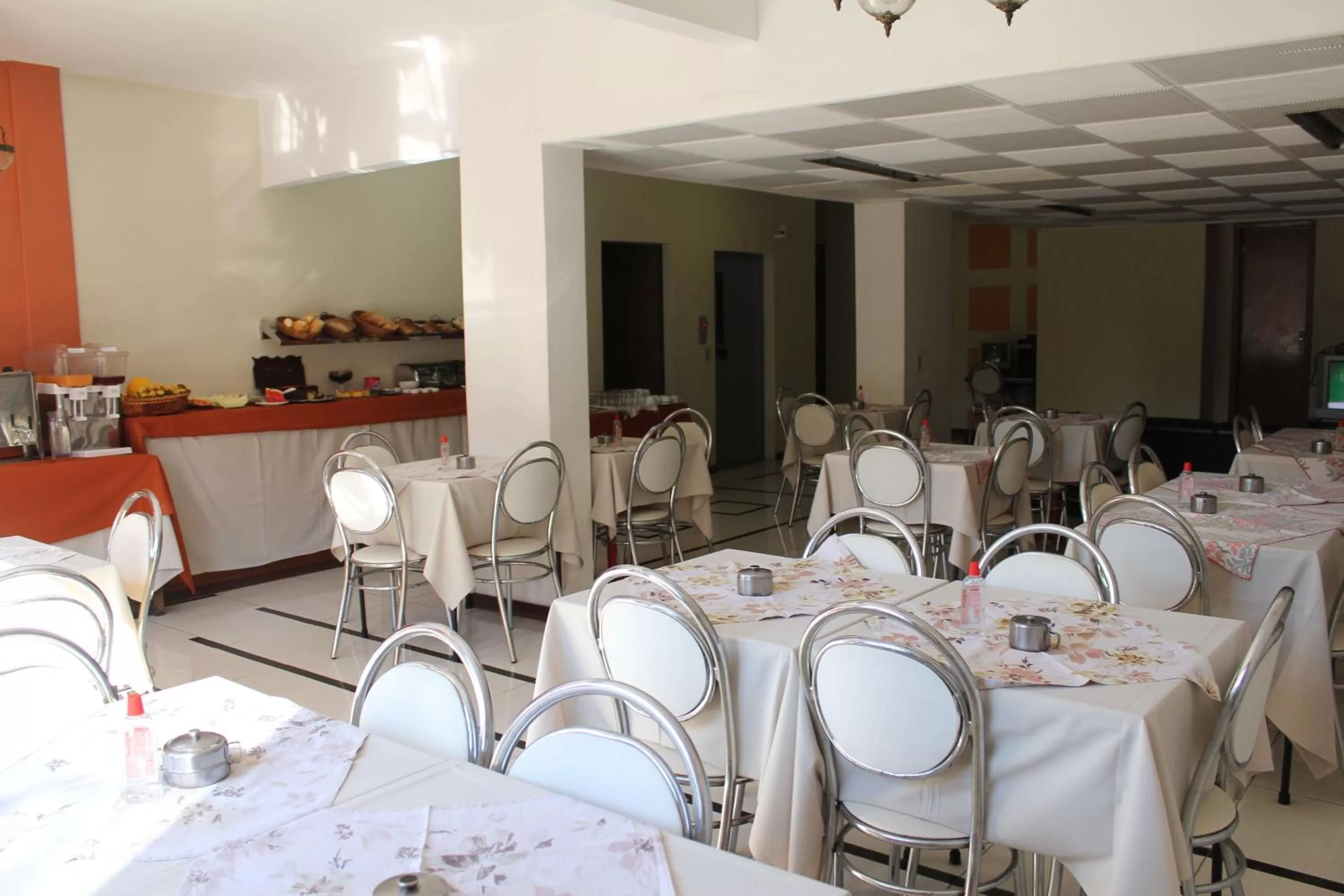 Restaurant/places to eat in Espigão Palace Hotel