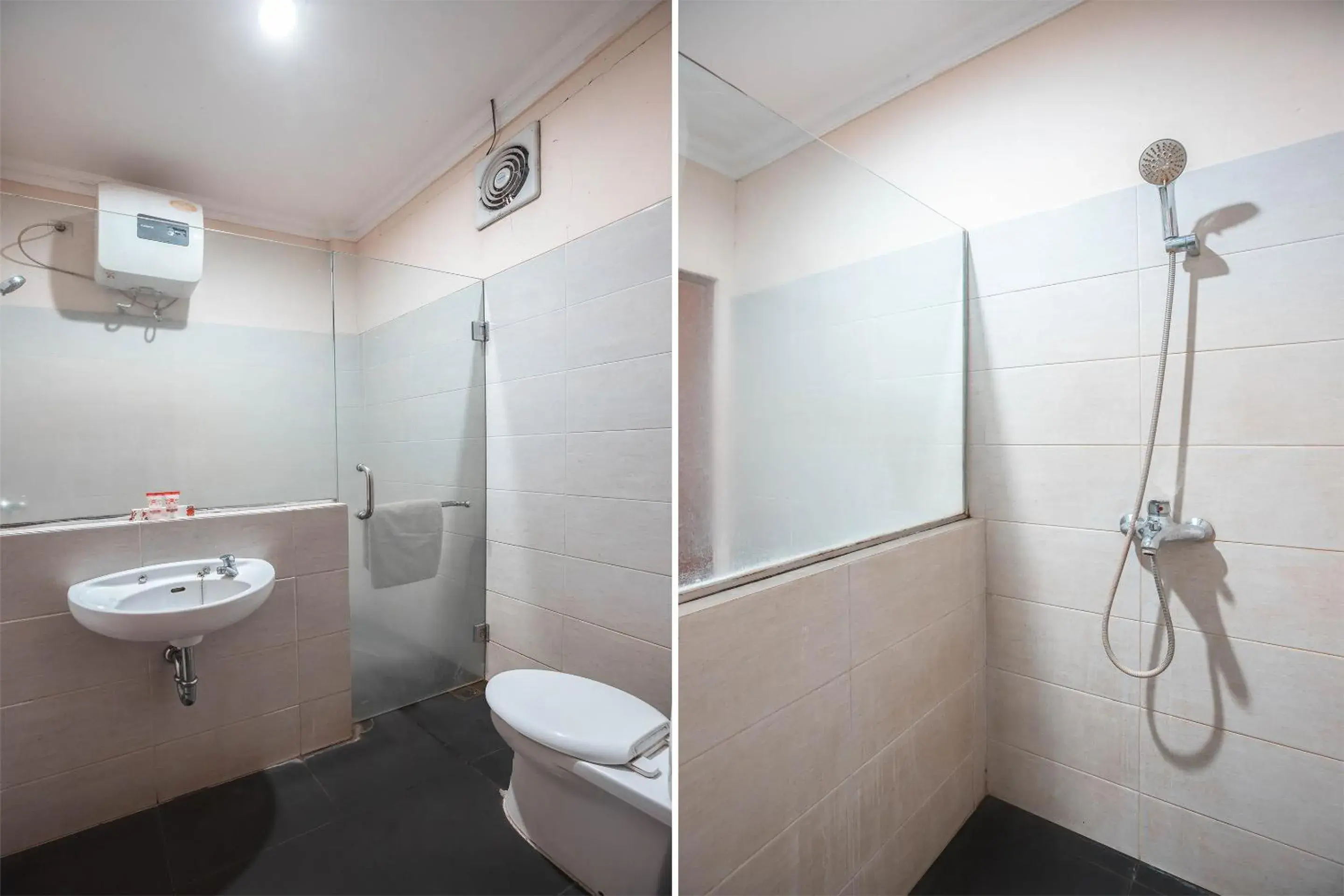 Bathroom in OYO 686 Bunga Karang Hotel