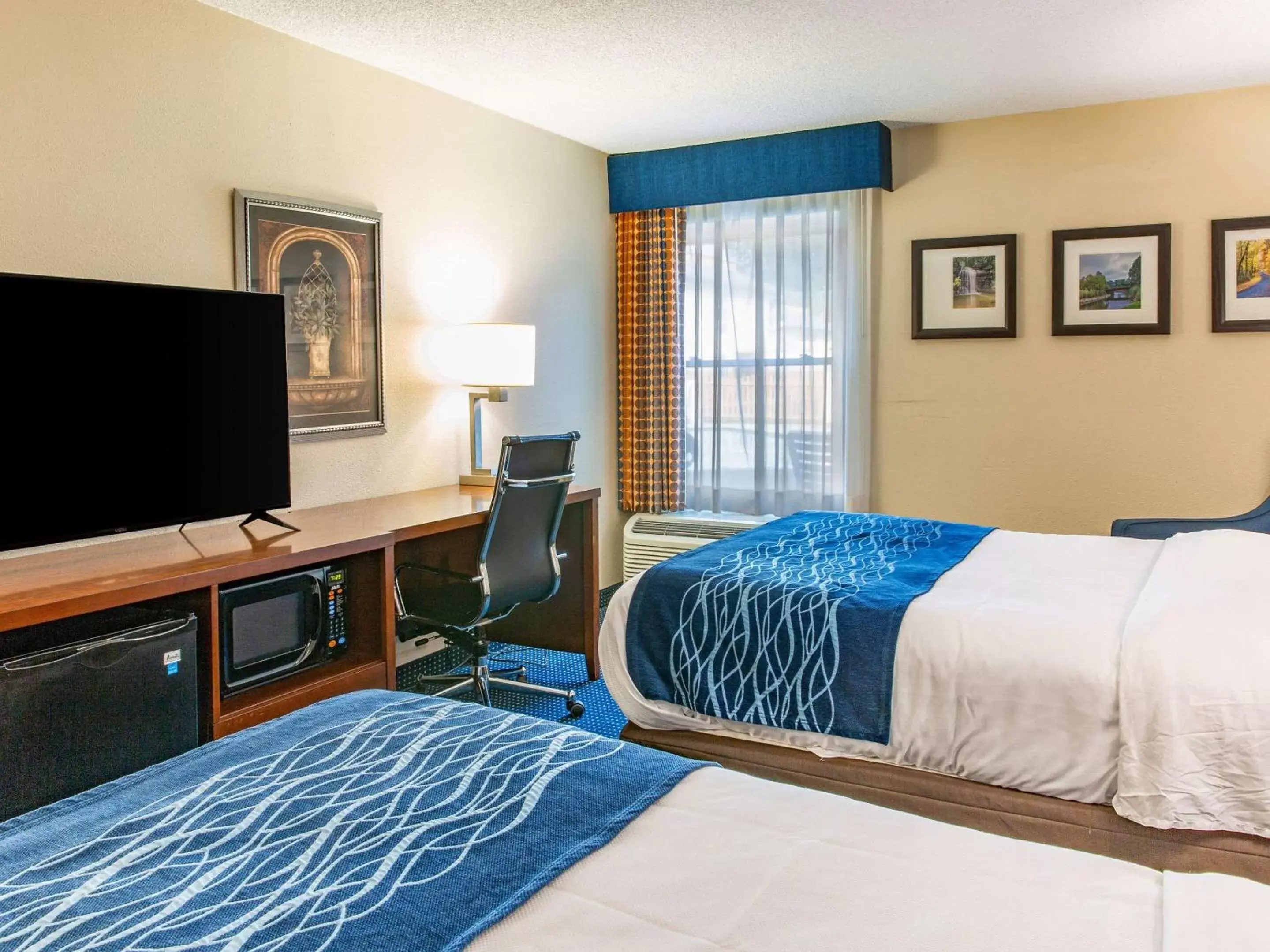 Bedroom, Bed in Comfort Inn Piketon