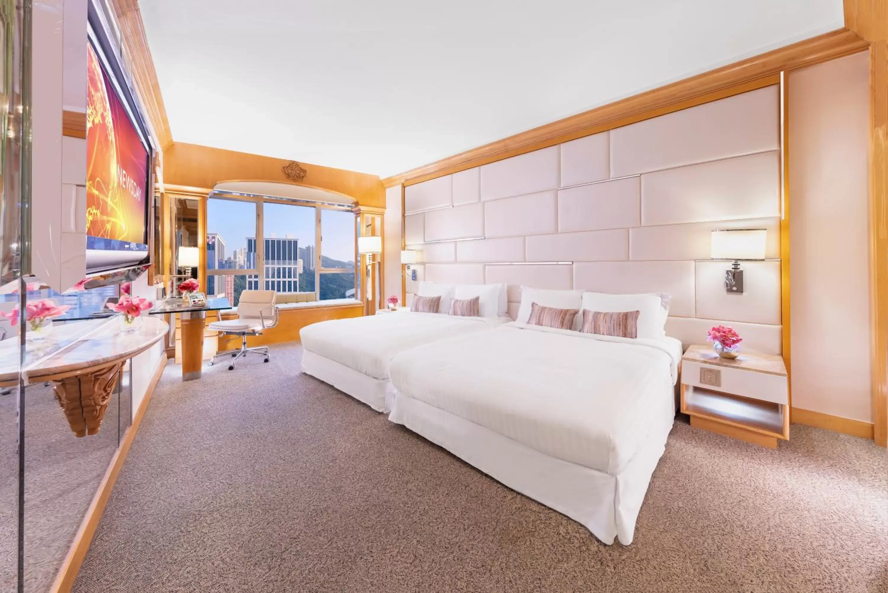 Bedroom, Bed in Regal Hongkong Hotel