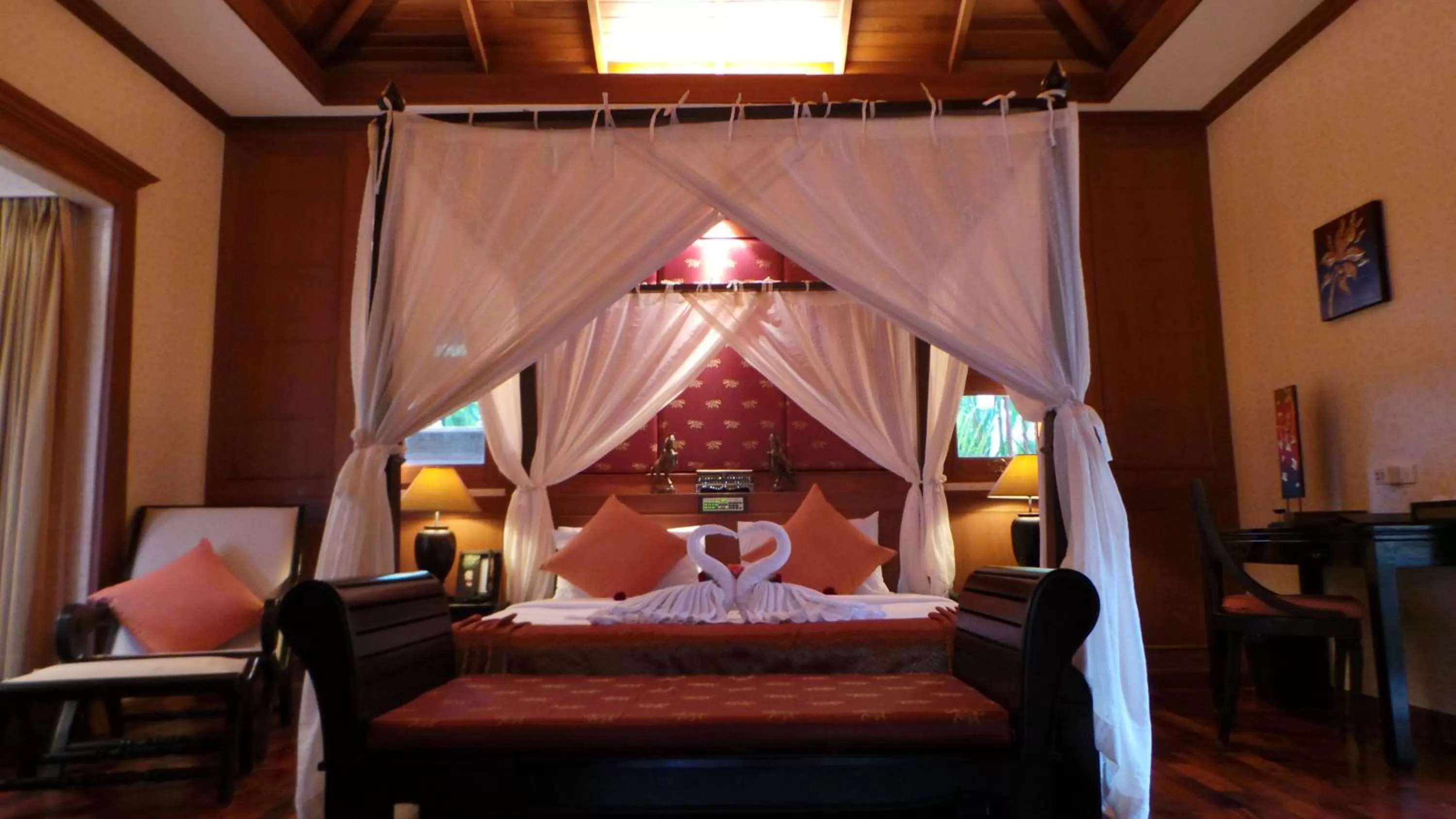 Bed in Mukdara Beach Villa & Spa Resort
