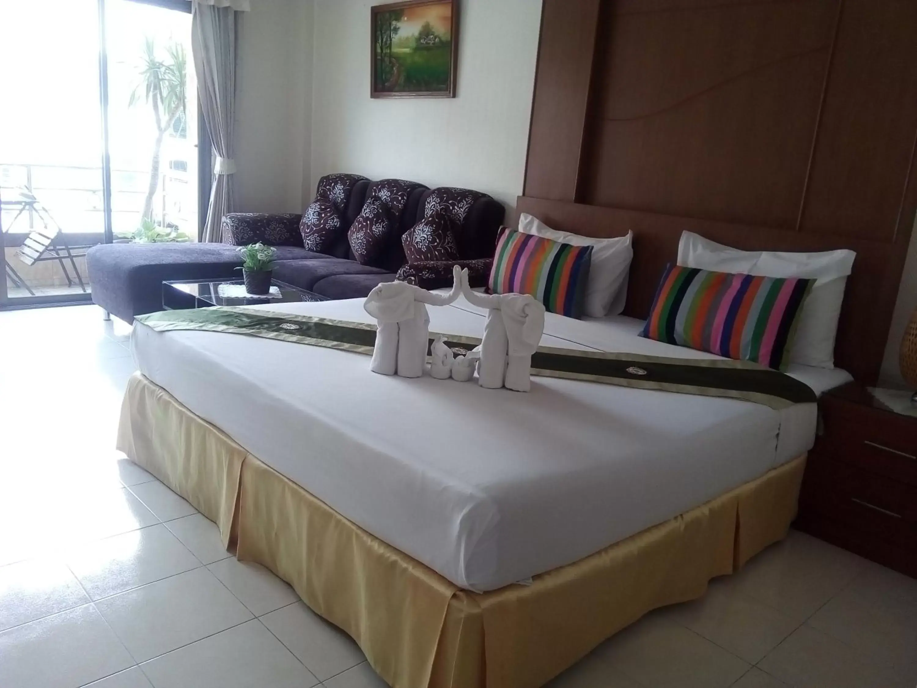 Bed in Seaview Sriracha Hotel