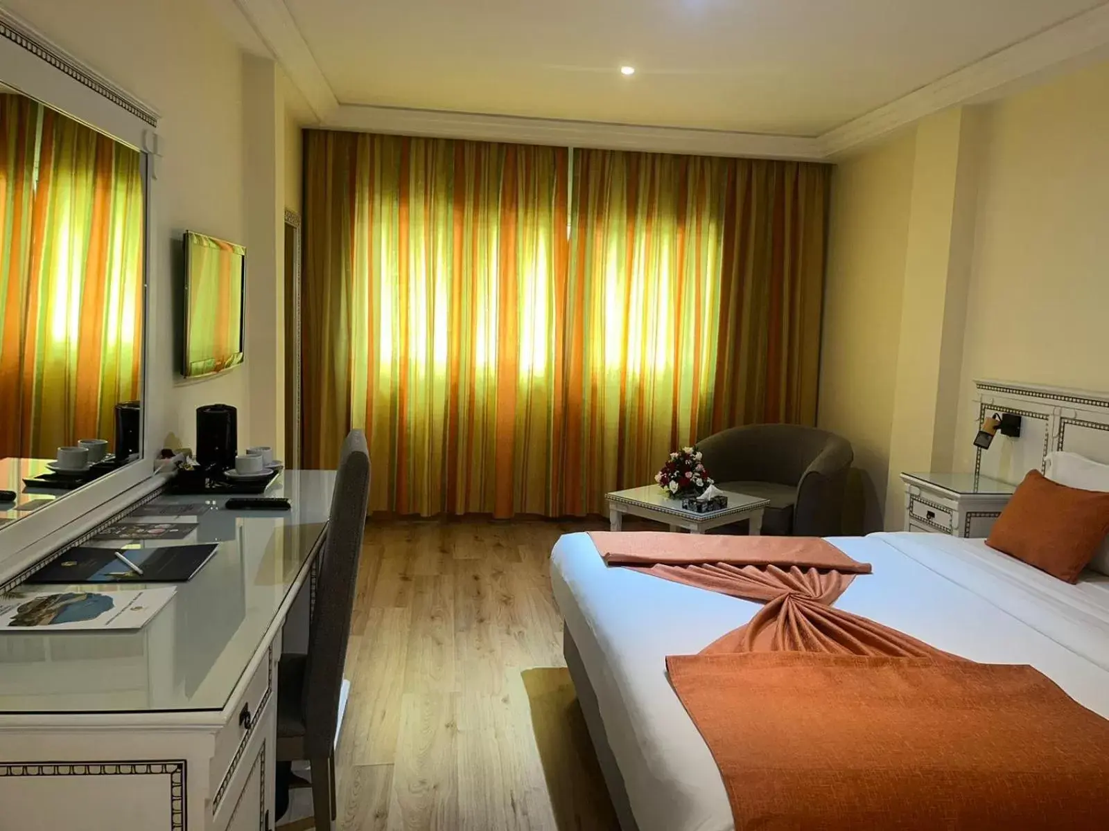 Bedroom, TV/Entertainment Center in El Oumnia Puerto & Spa