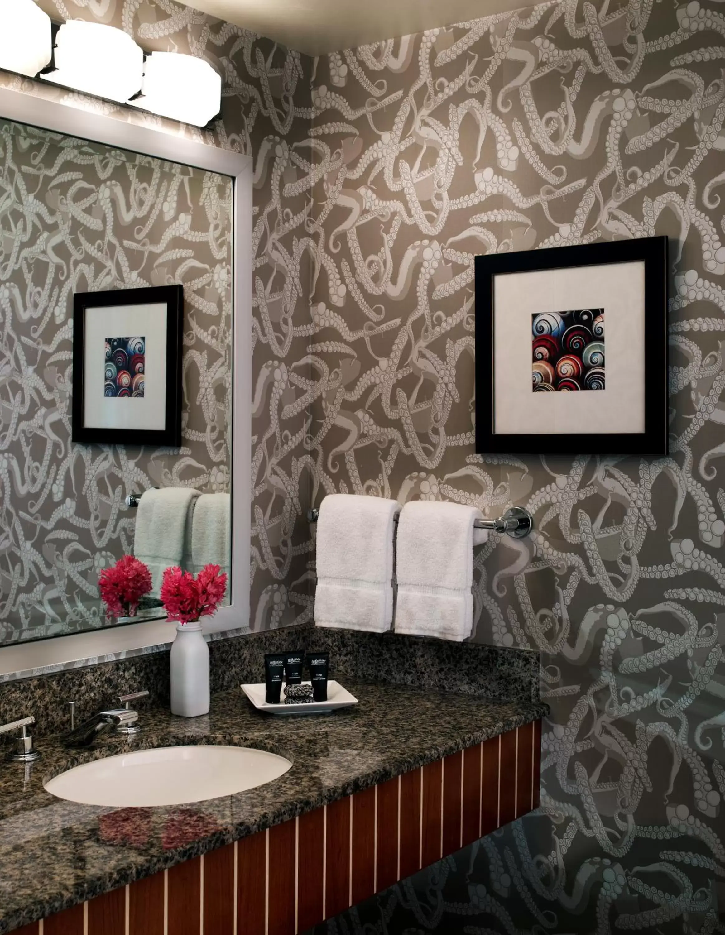 Bathroom, Seating Area in Argonaut Hotel, a Noble House Hotel