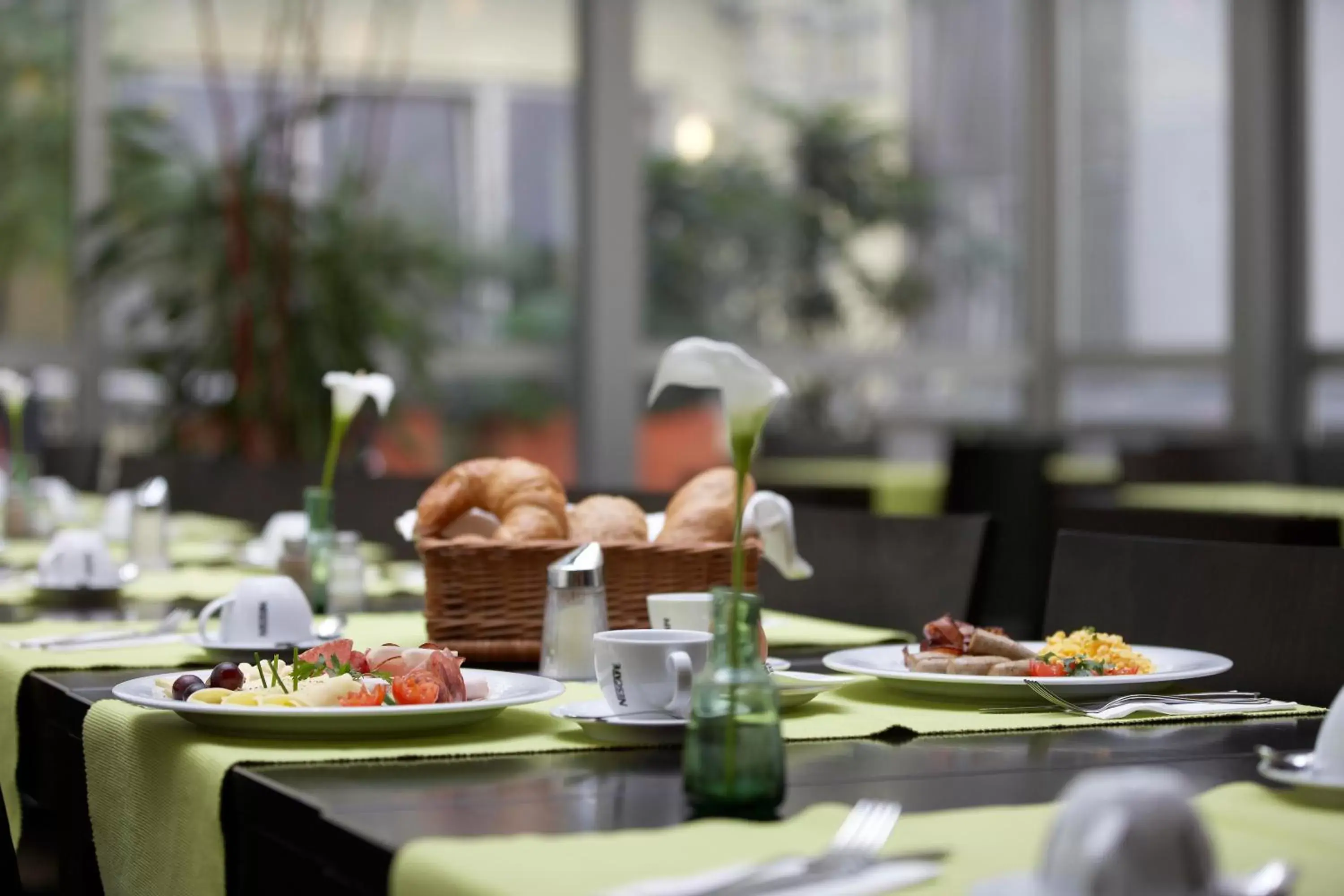 Buffet breakfast, Restaurant/Places to Eat in IntercityHotel Wien