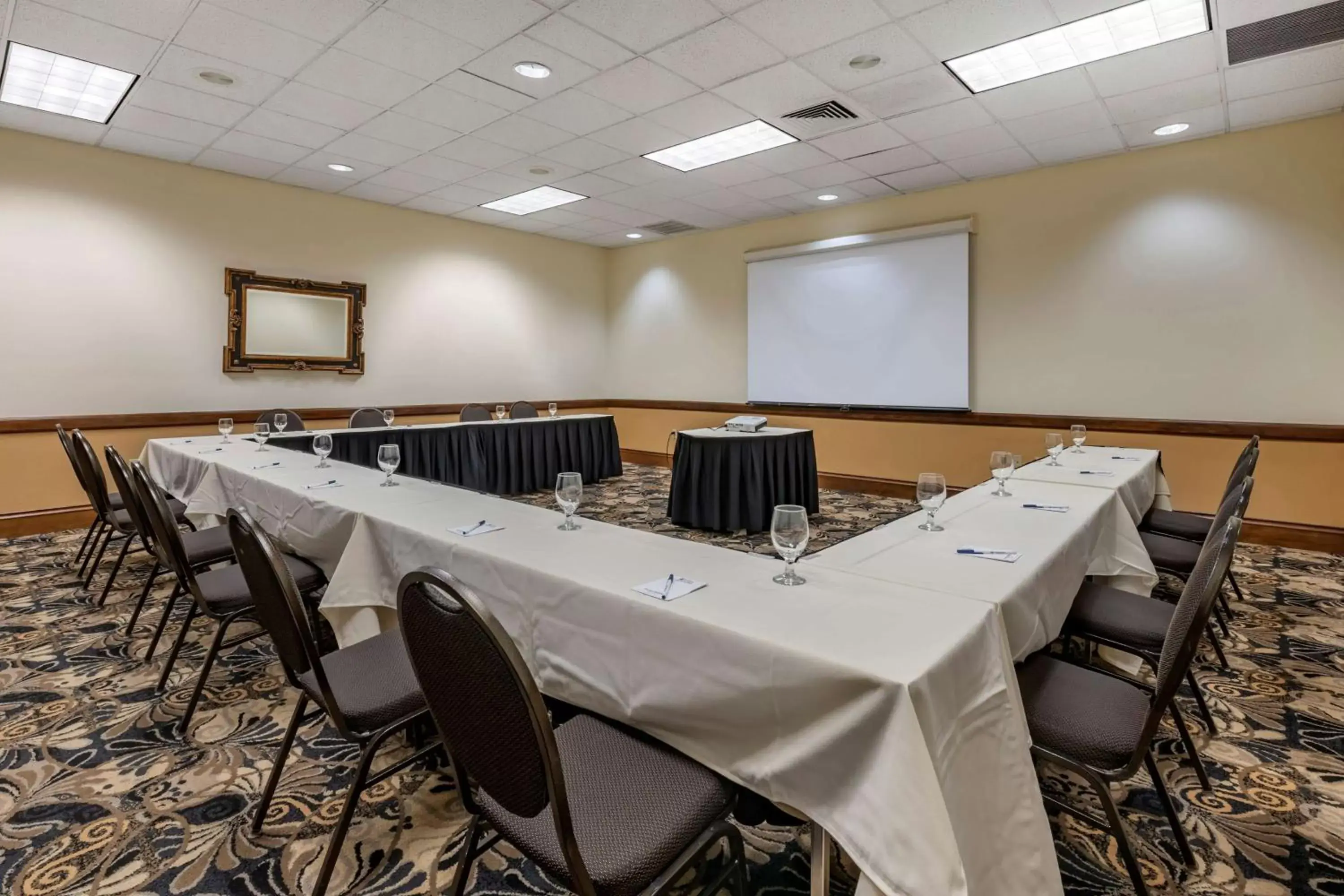 Meeting/conference room in Best Western Gateway Grand