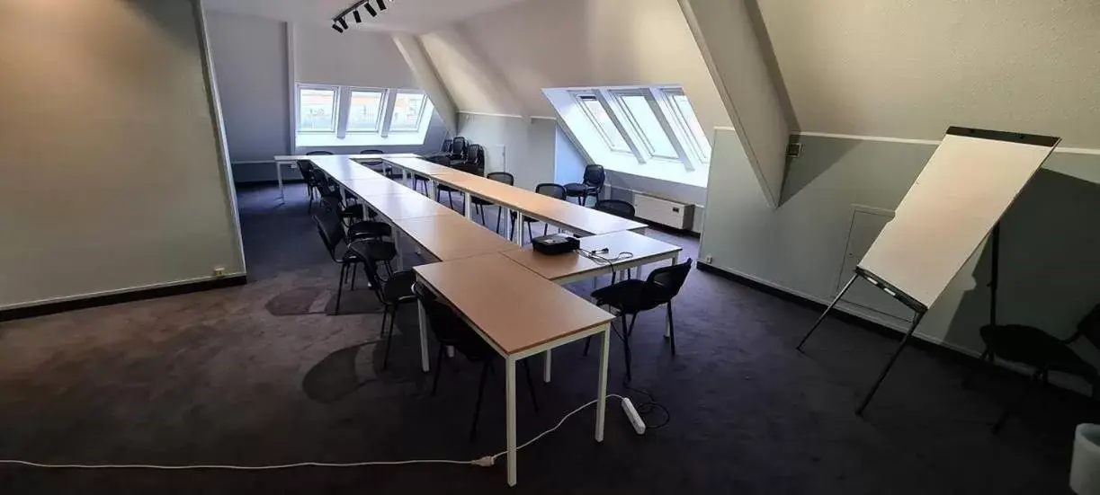 Meeting/conference room in Hostellerie Saint Vincent Beauvais Aeroport
