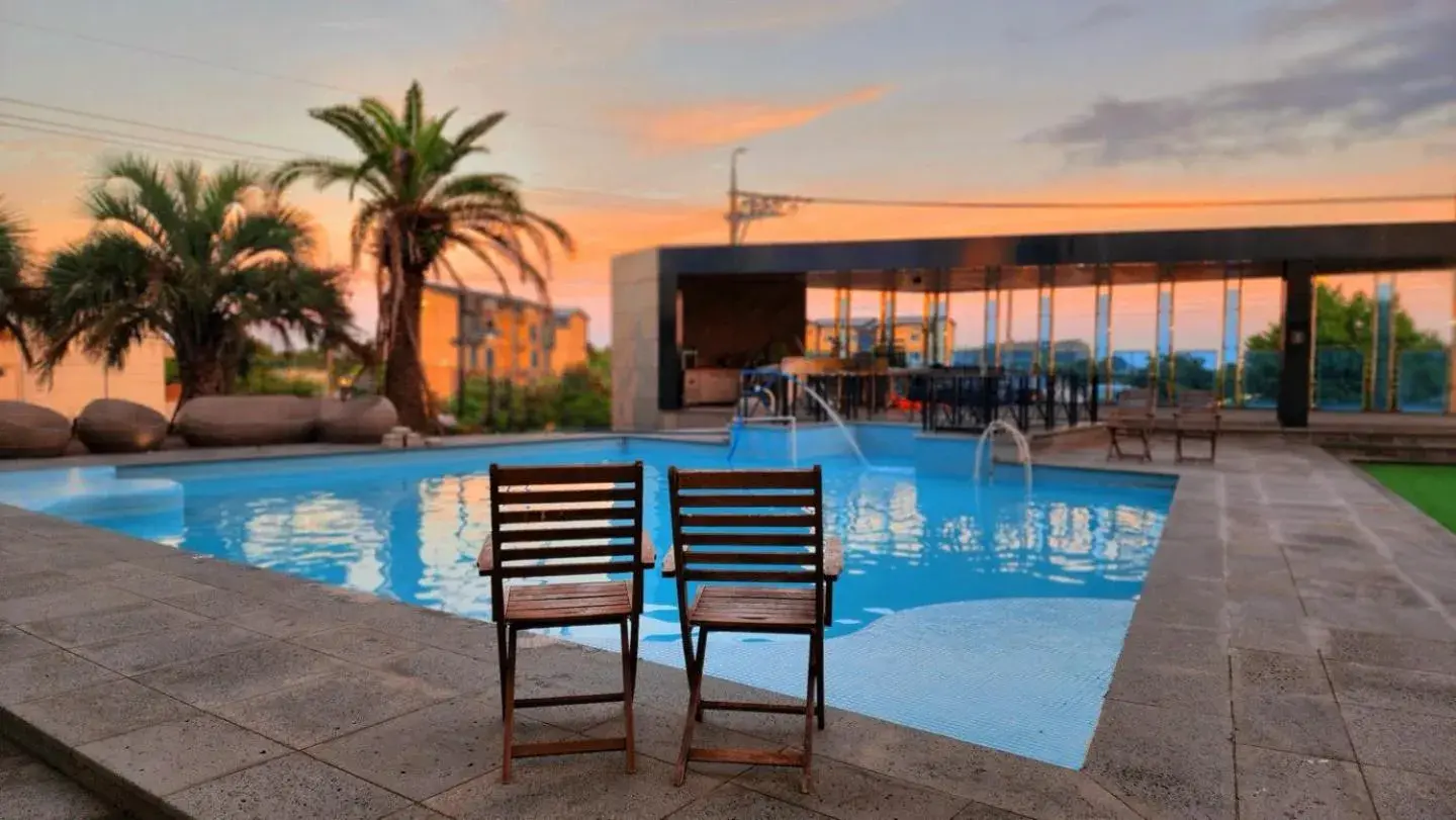 Pool view, Swimming Pool in GLADSHEIM HOTEL