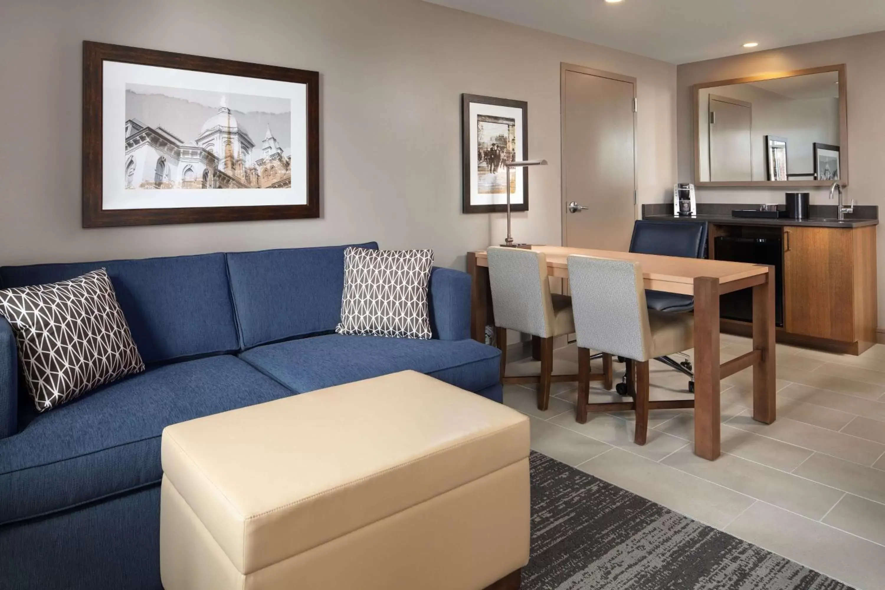 Living room, Seating Area in Embassy Suites by Hilton South Bend