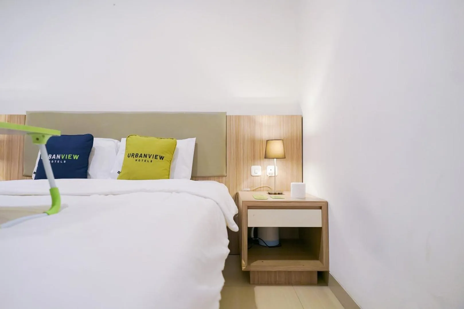 Bedroom, Bed in Urbanview Hotel Bes Mangga Besar by RedDoorz