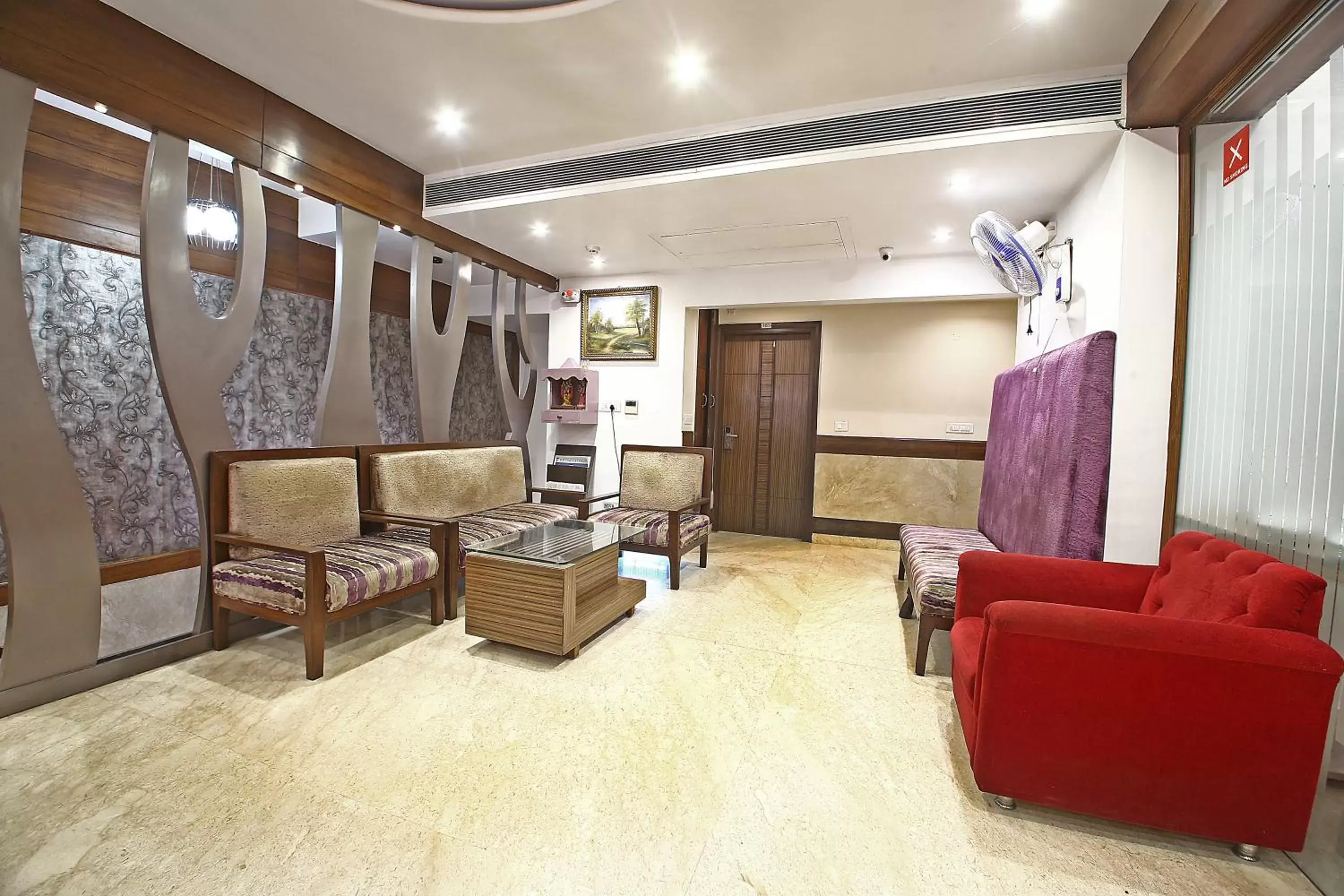 Lobby or reception in Hotel Emerald Lobby or reception in Hotel Emerald