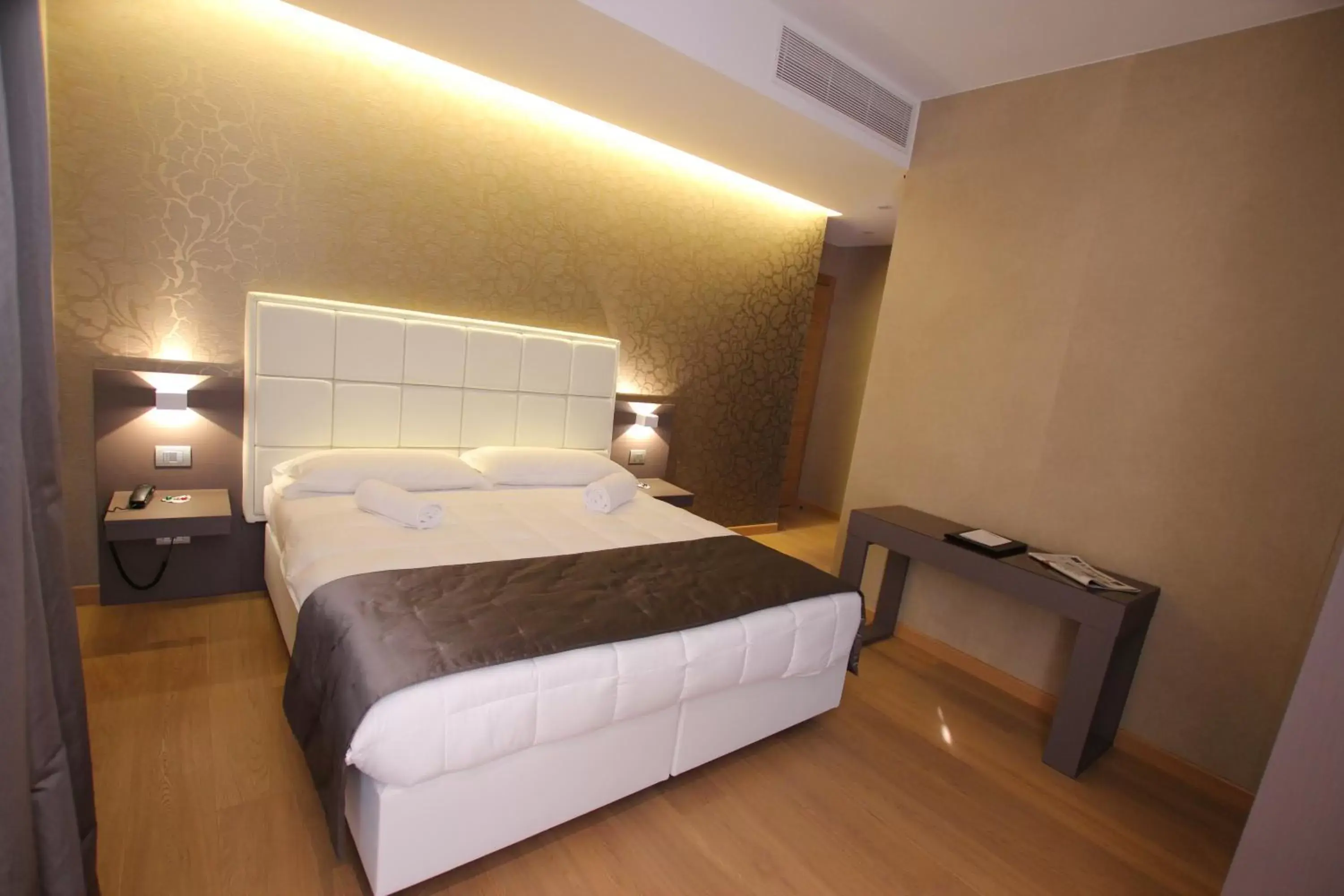 Photo of the whole room, Bed in Mokinba Hotels Baviera